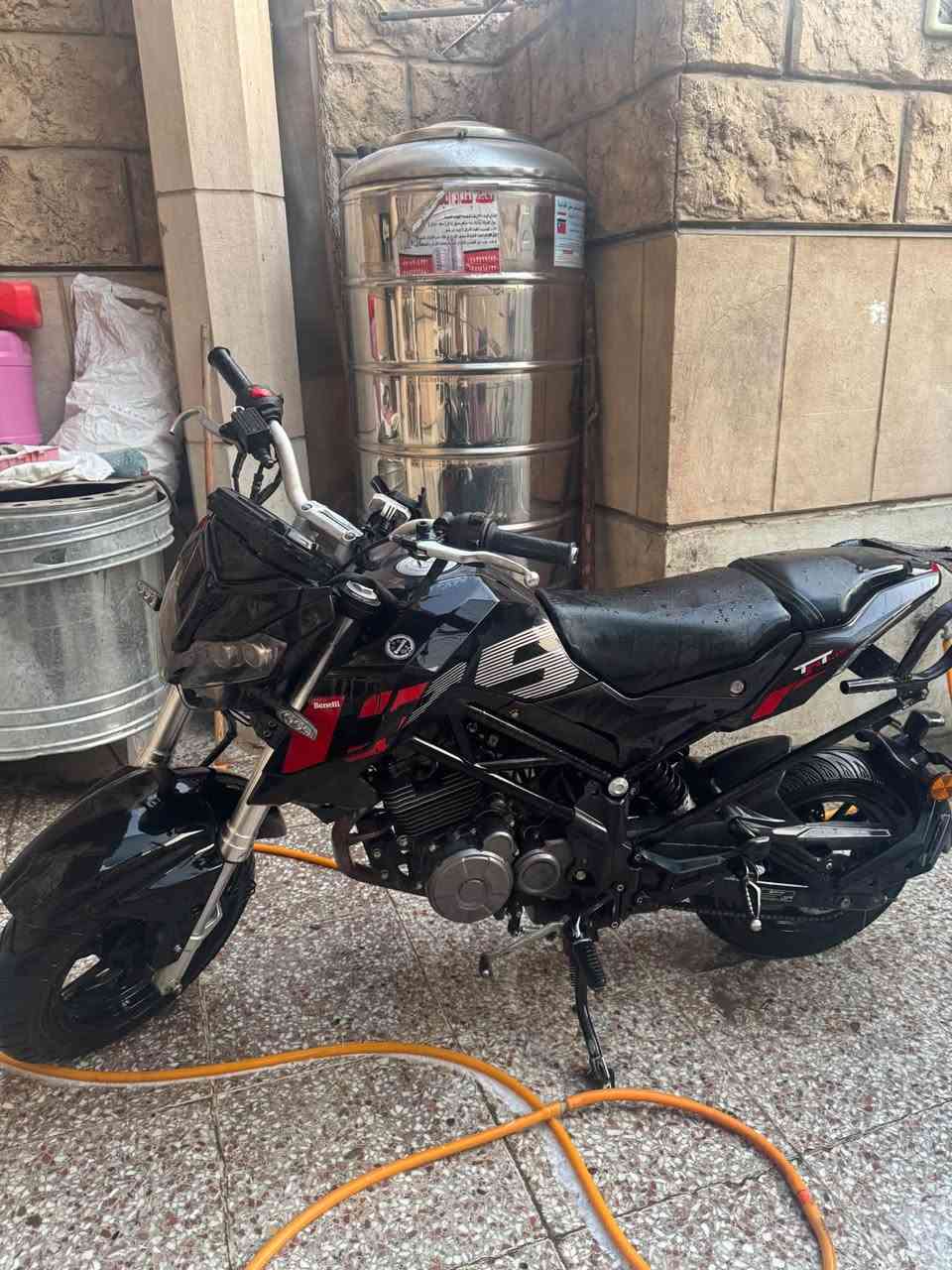 بنلي 135cc للبيع
الدراجه نضيفه من جوه المحرك ما فاتح بي برغي صارلهة سنه عندي الدراجه او معتني بيهة بس الكشر الخارجي شويه تعبان لأن استخدم الدراجه اروح بيهة للجامعه او ارجع +شغل دلفري ف مكلوب بيهة شكم مره اما الباقي ف الدراجه ما تشكي من شي ولا فد يوم موكفتني بشارع رزنه الدراجه بالمشي 
+اني عندي نوزل او فيتب احتياط لأن ذني استهلاكيات مره وحده وكف عندي لأن ماجنت اعرف انو بين فتره او فتره لازم ادير محسن ف بدلته او شتريت واحد احتياط للشاري انطي الك ويا الدراجه هوه والنوزل أو عندي صندوق مال دلفري اذا يفيدك هم انطي الك او تدلل
موقعي بغداد الجديده 
الدراجه رايدهة 2.600.000
اتواصل وياي على هذا الرقم ***********
