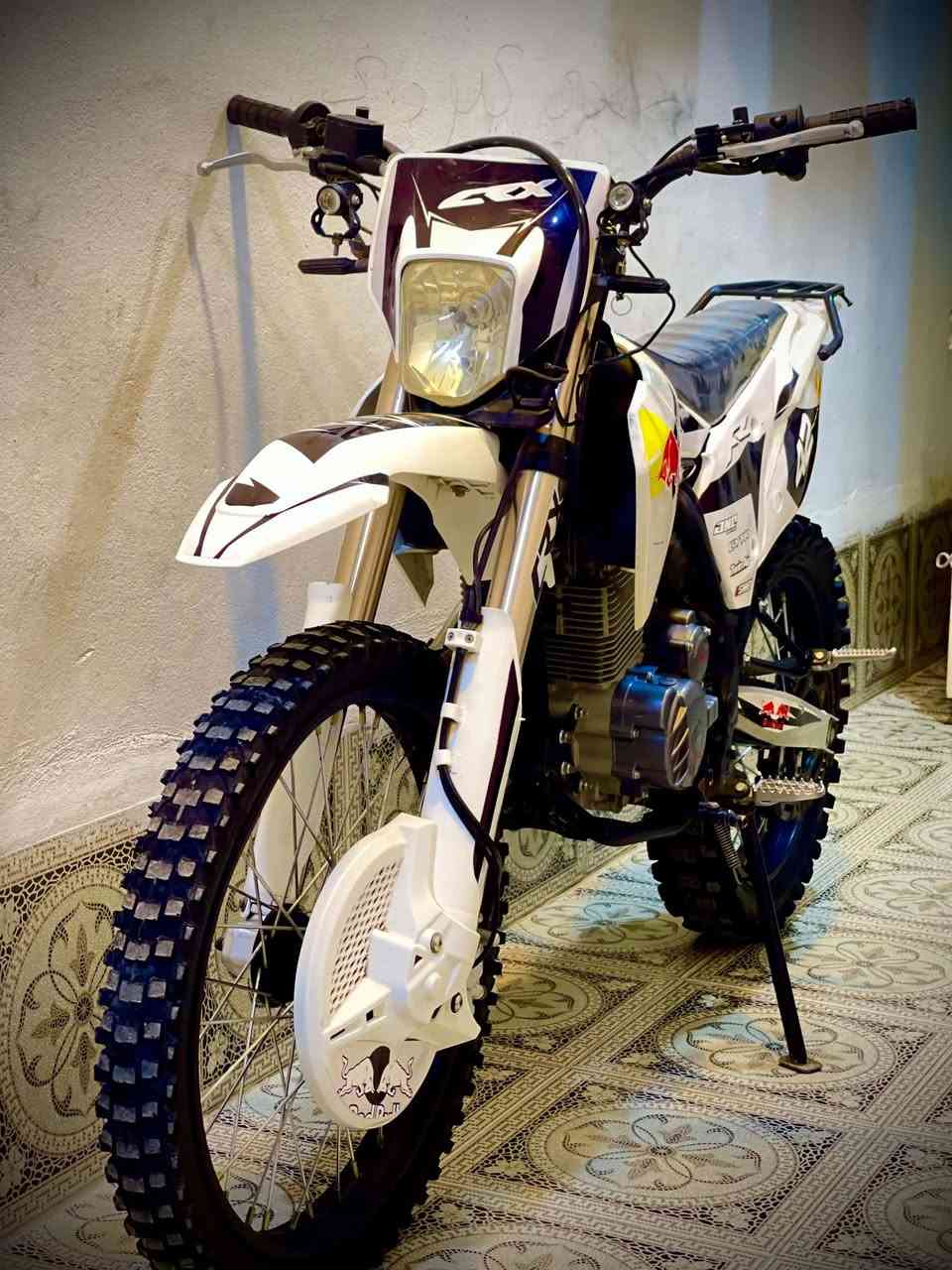 سلام عليكم دراجه قفاز crx300 للبيع مكينه سبانه ما ممدوده عليه دراجه كامله منقاصه ايشي مكينه 300 سعر خاص او اتصل ع رقم ***********
