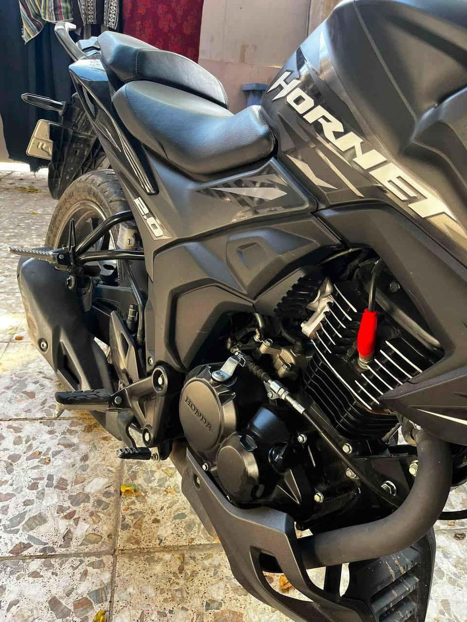 سلام عليكم      

هوندا هورنيت 200cc. كفالة ماشية 9.000km.   ماخذهة من شركة عجلة الخليج رقم وسنوية. 
معتني بيهة. امانة الله.   سعر 3.750.  للعلم ماخذهة ب 6.000 وية التحويل. وتكدرون تتاكدون من الشركة مكاني بغداد. ***********
