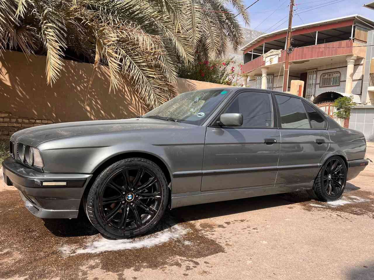 بي ام دبليو ٥٢٥ • موديل ٩٠ • رقم بصرة