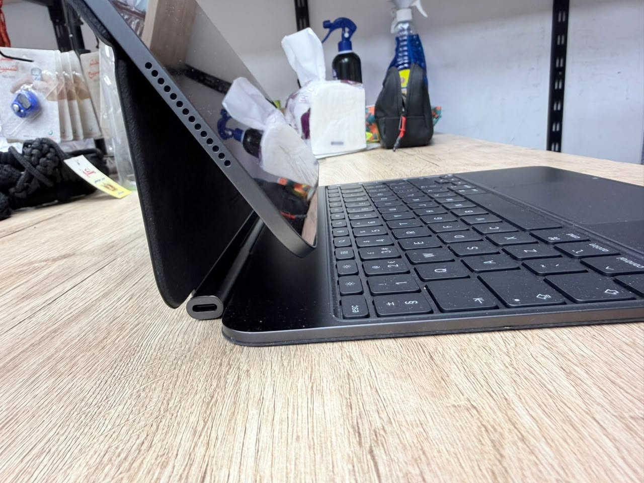 آيباد برو • ١٣ إنش • ماجك كيبورد