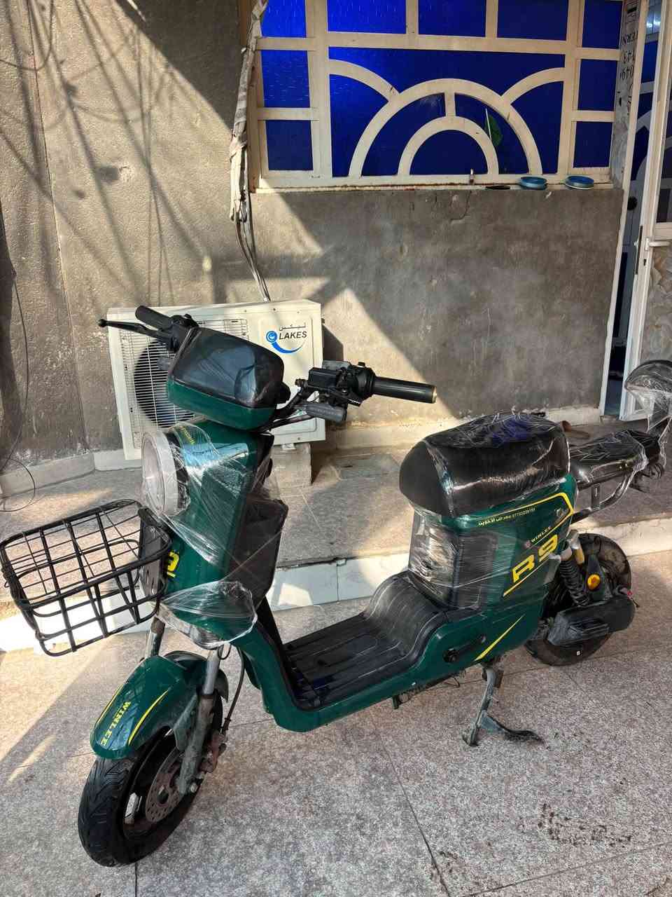 دراجه R9كلش نظيفه صالي شهر من مشتريه
كل نقص مابيه بس صبع البريك انكسر وانا انزله من السياره اريد ابيعه لأن محتاج شحنه ونظافته خير من الله 
كل ملحقاته وياها بلجيس (بصره تنومه)
***********
رايده  450
