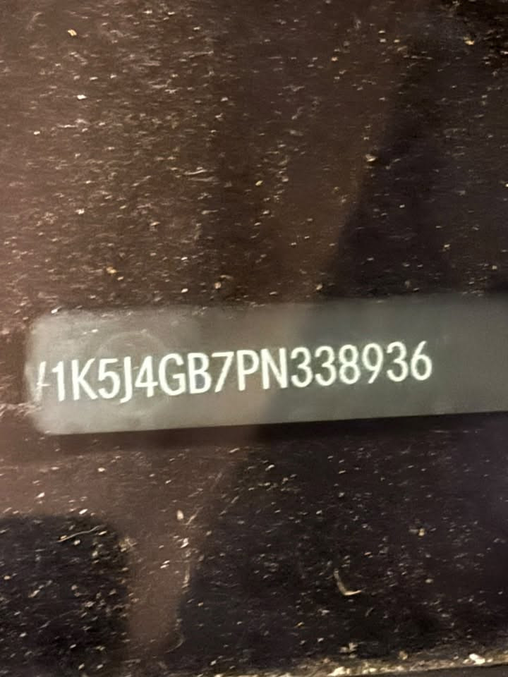 سلام عليكم 
مارسيدس cla 250 للبيع 
موديل 2023 
ماشية 22 الف 
السعر 25300$ 
واتس اب ‭***********‬
