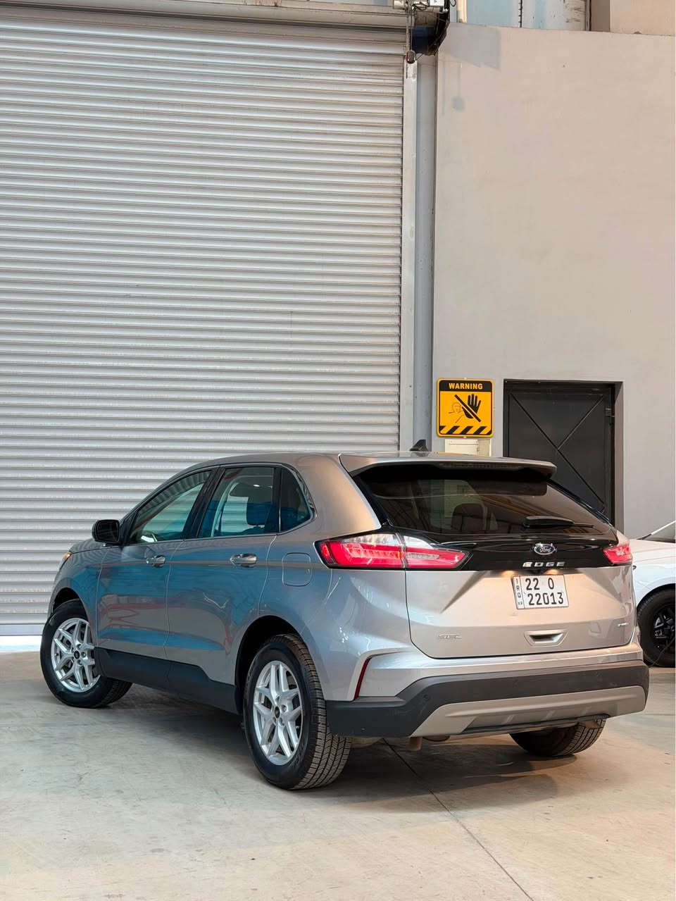2023 FORD EDGE-SEL.AWD
فورد ايدج (SEL) موديل : 2023
‎اللون : سلفر
ماشية 90 الف كم
حجم المحرك : 4) 2.0L TURBO. سلندر)
ملاحظة السيارة : فقط بونيد و جاملغ صبغ بدون دواخل
كافة الايرباكات سليمة %100
(SEL.AWD) المواصفات
دبل اكسل (AWD)
ابواب بصمة
بصمة تشغيل
شاشة تيسلا
دشبول ديجيتال
كاميرا
گير ماوس
هاند بريك بصمة
(AUTO HOLD) اوتو هولد
(AUTO START) اوتو ستارت
(AUTO STOP) اوتو ستوب
رادار امامي (تحديد مسار)
رادار جانبي (نقاط عمياء)
رادار خلفي (التحذير من الاصطدام)
فرامل الطوارئ
حساسات خلف

تحكم استيرن
كشنات جلد
كشنات كهربائي
كشنات هيتر
تبريد لمس
تبريد مركزي
لايتات (LED) ليد عدسة زينون
بكلايتات (LED) ليد
وبعد هواية مواصفات...
هزة و سنوي و رقم كل جديد الى ٢٠٣١ و بإسمي
سعر ١٤٥$ 
تفاصيل اكثر الاتصال على ارقام التاليه
*********** أربيل, العراق
