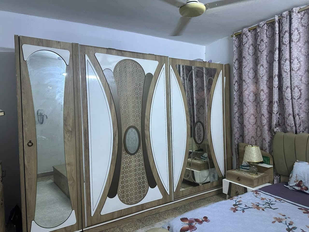 غرفة تركية للبيع مكاني بغداد نظيفة ***********
