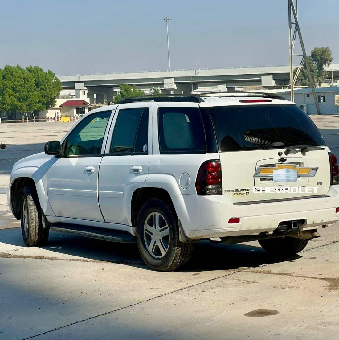 السلام عليكم ..
 شوفرليت بلايزر خليجي موديل 2007  
رقم جديد شمالي أربيل بأسمي شخصياً 
مكينة كير صدر أمامي خلفي تبريد كهربائيات كله شغالة وبحالة ممتازة شاشه أندرويد أوتو  تخم تاير جديد لايت زينون كشن السائق كهرباء دواسات ثابته سنتر لوك فتح وقفل نظام ضغط الاطارات بلادية وبيها بعد مواصفات تواجد مكان السيارة بغداد أبو غريب مجمع الزيتون 
السعر 105$ وبيها مجال شي بسيط
للأستفسار الأتصال على الرقم 
*********** بغداد, العراق

نص مكتوب في الصور:
- CHEVROLET