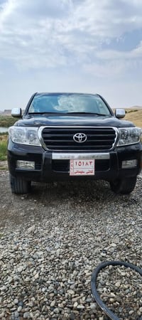 لاندكروزر VXR • ٨ ركاب • ٢٠١٠