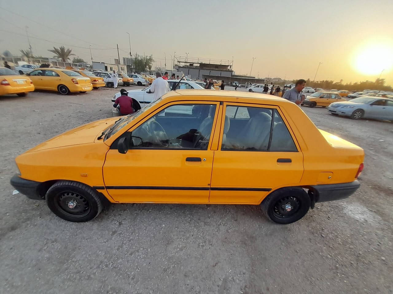 سايبه ٢٠١٨ رقم بغداد شرط  التحويل مصفره هيئه وغرامات تبريد ثلج تخم تاير صدر جديد السياره خير من الله الشواصي لا خياس ولا لحيم 
***********
مكان السياره بغداد الضباط الثانيه
