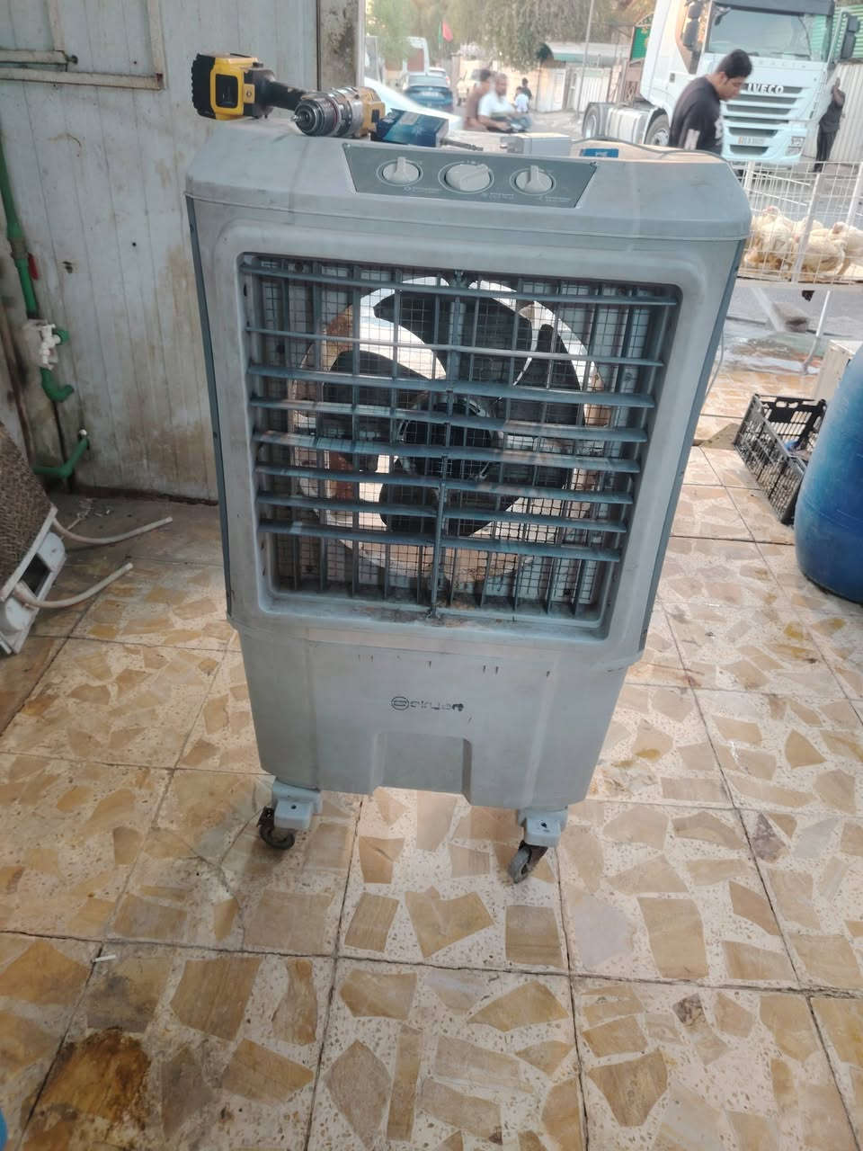 سلام عليكم غراض محل دجاج كامله 
و بسعر مناسب و٣ سجاجين اصليه + صينيه تقطيع اصليه و الأغراض نضيفه   للتواصل ***********
