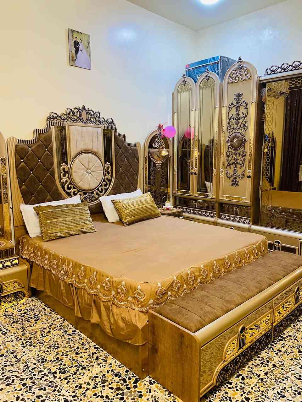 غرفه نوم تركي ملكيه ١٢ قطعه مابيها نقص مستعمله نضيفه سعر مليون و ٥٠٠ وبيها مجال حك جيه مكان فلوجه ***********
