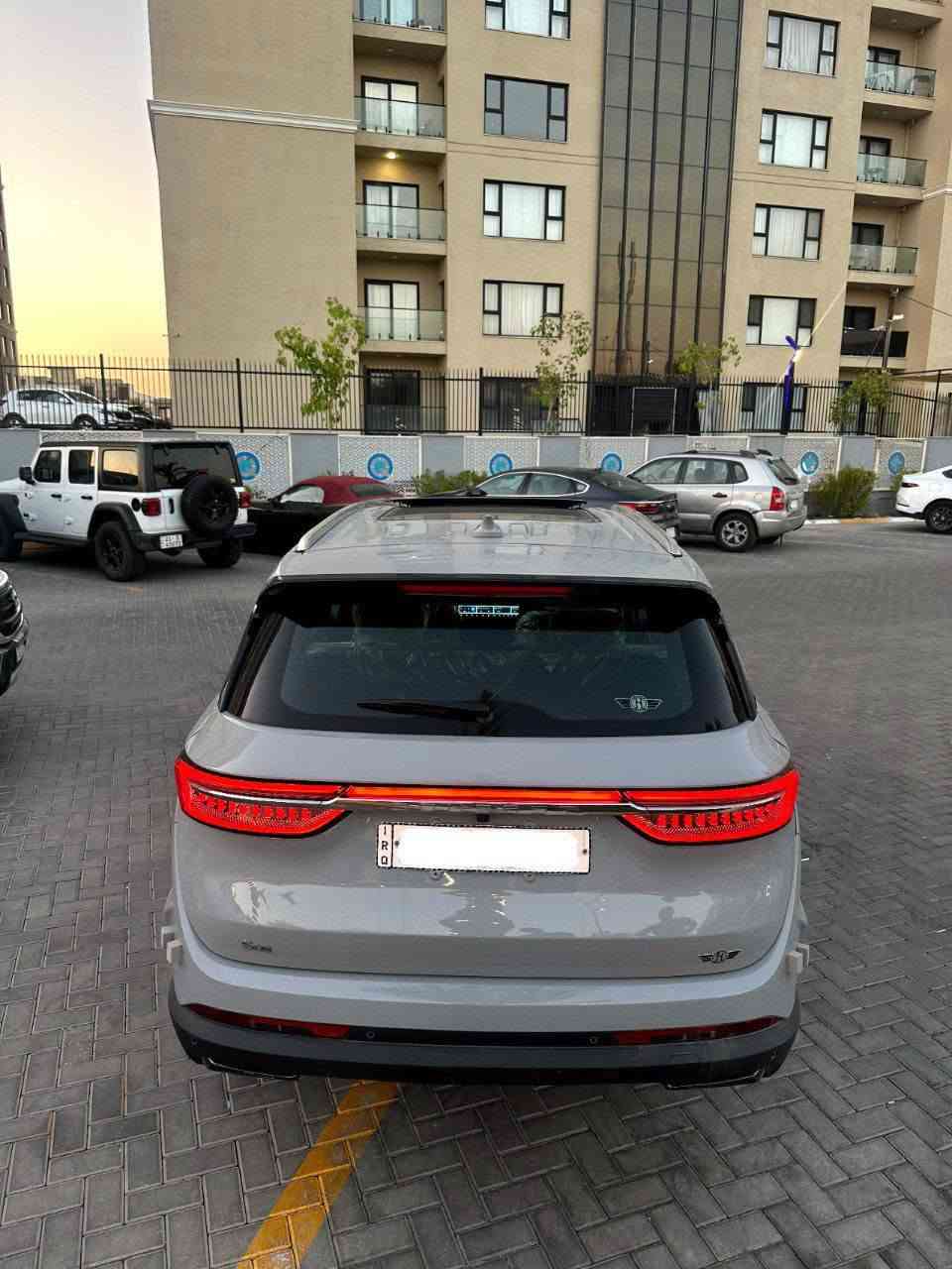 S09 2.0L LUXURY سوئیست
للتواصل على الرقم *********** بيه واتساب 

الموديل : 2026    ،    العداد: 4050 كيلو متر 
الرقم : بغداد ، خصوصي 
حالة السيارة : كلين تايتل 
المحرك : 4 سلندر  2.0L تيربو 254 حصان
الركاب : 3 صفوف مقاعد و 7 ركاب

المواصفات:
- إطارات قياس 20 إنش
- فتحة سقف بانوراما
- شاشة عرض ترفيهية قياس 15.6 انش
- شاشة عدادات رقمية قياس 10.25 انش
- كاميرات محيطية 540 درجة
- رادار تفاعلي
- نظام تحذير مغادرة المسار
- نظام الكبح التلقائي في حالة الطوارئ
- نظام القيادة شبه الذاتية
- نظام مراقبة النقطة العمياء
- نظام التحكم بنزول المنحدرات
- حساسات أمامية و خلفية 
- نظام التحذير من التصادم الأمامي والخلفي
- نظام الفرامل الأوتوماتيكي Autohold
- نظام ابل كار بلاي واندرويد أوتو لاسلكي
- نظام صوتي متطور 8 سماعات من Sony
- بلوتوث / هاتف السيارة
- مقعد السائق والراكب كهربائي
- مقاعد السائق والراكب تدفئة + تبريد 
- إنارة محيطية + إنارة ترحيبية
- عتبات الأبواب مضيئة
- الأضواء الأمامية والخلفية أوتوماتيكية ليد (LED)
- المرايا الجانبية قابلة للطي كهربائياً.
