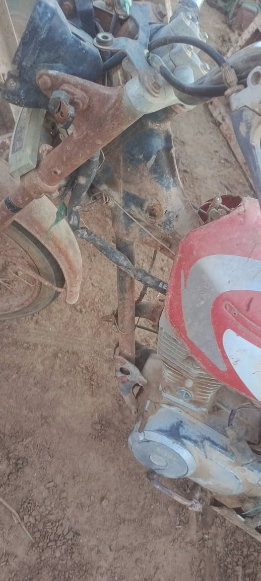 السلام عليكم دراجه نامه شغاله مبنجره متروكه شاصي ركبه متينه بدون وراق بدون وراق مكاني ميمونه سعر ١٥٠ قفل قفل قفل *********** مكلف بنشر

