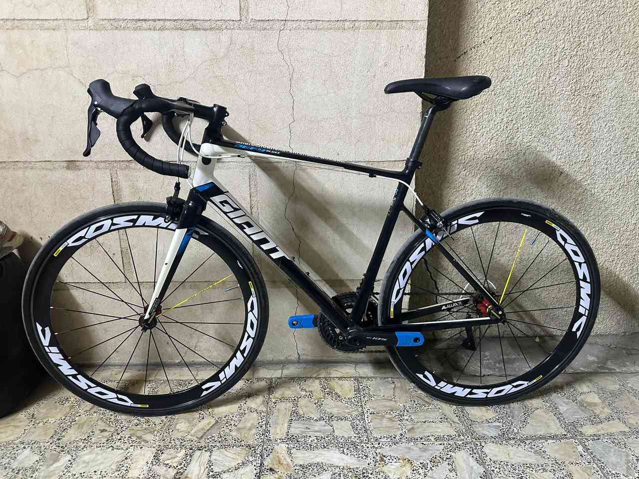 GIANT DEFY ALUXX 2018 🇹🇼
•
•

دراجة الطريق (Road bike) ماركة جاينت للبيع فقط
معدن الدراجة المنيوم الماشة و مدة السرج كاربون فايبر
(البلادي من الوكالة) 

نسبة النضافه 99‎%‎
ابعاد الفريم : الحجم 28 / القياس 54 ML
وزن الدراجة بالكامل : 8 كلغم

مجموعة الدراجة Shimano 105 R-7000 
مطابق بدون اي اختلاف جديد مشدود اصلي استيراد واصلني Made in Japan

عدد التروس : 2 / 11
الكرنك 50 - 34 T
الدشلي 11 - 30 T

المقود (الستيرن) كاربون فايبر ماركة S-WORKS
وياله كوزمك جديد شاده 6 بنط طرب حقيقي صوت جداً عالي 

اطارات الدراجة كونتينتال  25/c700
الدراجة صلوات على النبي عروس عبالك توها طالعة من الوكاله و مجهزة على اخر حباية

السعر المطلوب: مليون و الشراي الجاد يدلل
العنوان: بغداد / الشعب / سوق شلال / قرب مركز شرطة شارع عدن
للاستفسار: ***********
