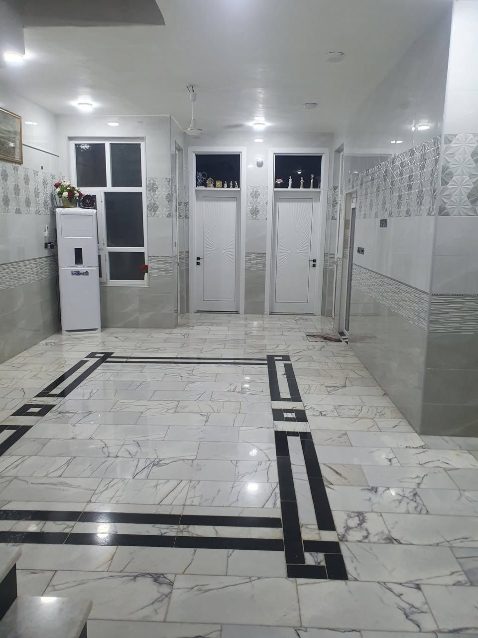 🏡 دار للبيع 
📍 الموقع: حي الكفاءات / مجاور كوين بارك
🚗 ثاني فرع عن الشارع العام

📐 المساحة: 190 م
📏 الواجهة: 8 متر
📏 النزال: 25 متر
📄 نوع السند: طابو زراعي – سند 25
🏠 تفاصيل الدار:
• غرفتين نوم
• صالة + هول
• مطبخ حار وبارد
• أرضية مرمر
• بوب قاصة  داخلي تركي
للإستفسار ***********
***********
