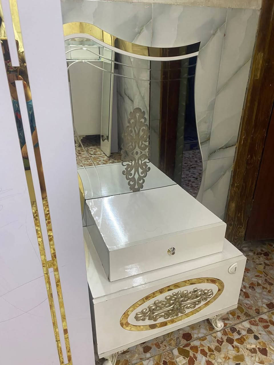غرفه مستعمله للبيع  نقص بس الكنتور غرفه نضيفه***********
