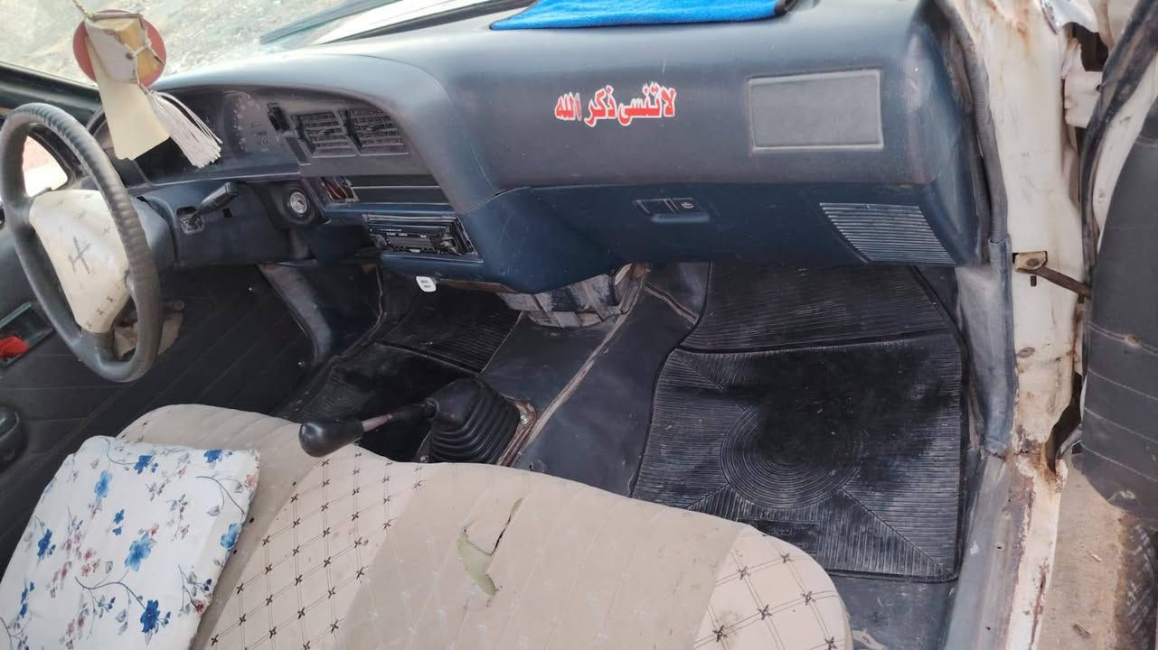 سلام عليكم سياره للبيع بيكم 1990  السياره بسمي بيها كابون كتروني  خير من الله محرك لاصرف ولا نفخ ولا تبخير كيرها  نضيف ستيرن باور  شاصي شرط كهربايات كلها شغاله تواير نص عمر طخم جديد السعر 37 وبيها مجال قليل باقي التفاصيل علا الرقام التاليه *********** 🌹 ***********
