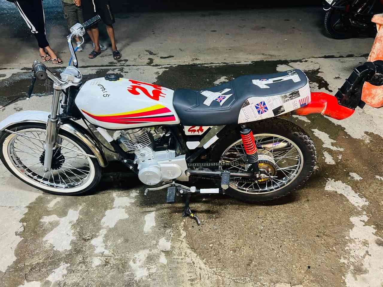 درجه نامه شلامجه
درجه نضيفه تجي تشوفها
مكينه شرط معدل وتحريكه نار
مكينه ما مفتوحه
سعر 500 وبي مجال بصيط
***********
