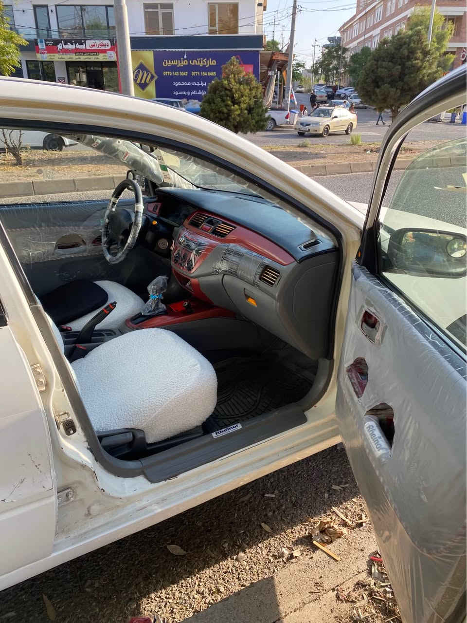 بۆ فرۆشتن لانسەر مەکینە گەورە
مۆدێل ٢٠٠٦
گێڕ ئۆتۆماتیک
تەکسی بووە کراوە بە خسوسی
ڕەقەم سلێمانی
سەنەوی تا ٢٠٣١ مانگی ٧ تازەیە
جام کارەبا
ئاوێنە کارەبا
بەرگی کوشن و گاعی تازەی تیایە
تایەو ویلی تازە
نرخی ٦٣ وەرەقە و مەجال
*********** 
بۆ زانیاری زیاتر پەیوەندی بکەن جوابی نامە نایەمەوە لەگەڵ ڕێزدا. السليمانية, العراق
