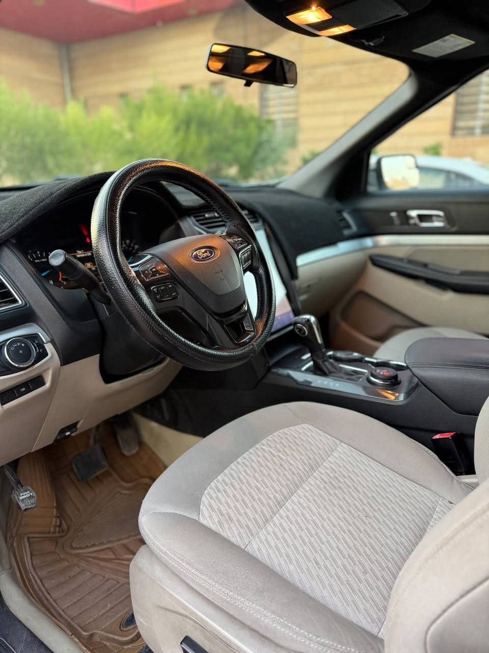 � للبيع | فورد إكسبلورر XLT 2018
* الموديل: Ford Explorer XLT
* السنة: 2018
* الدفع: 4×4 دفع رباعي
* المحرك: 3.5 لتر V6 تنفس طبيعي، بدون تيربو
* الممشى: 106 ألف ميل فقط
* الحالة: Clean Title — كلين تايتل
* رقم جديد
* السنوية جديدة لغاية 2031
* كوبون بنزين
* عدد المقاعد: 7 مقاعد
* تبريد مركزي
* كاميرات
* شاشة كبيرة
* تحكمات ستيرن (مقود
السعر ١٩٠ مجال
مكان كركوك 
***********
