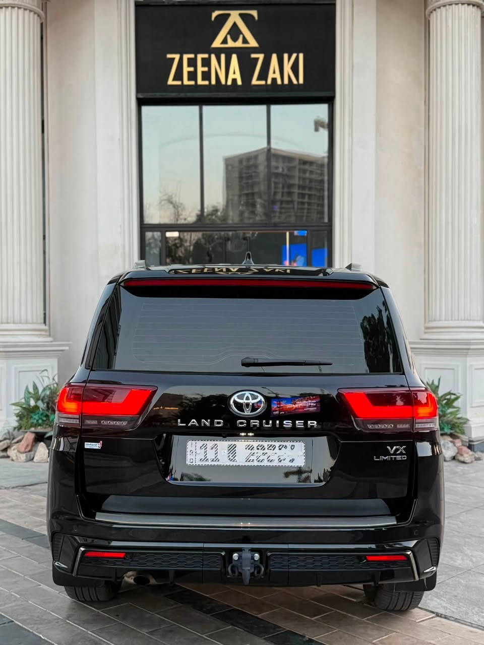 للبيع او مراوس حسب القناعة 
لاندكروز VX limited 2025 تنفس طبيعي 
السيارة بريم اصل باب اول
فول مواصفات 1/1 بيبان شفط رادار امامي وخلفي وجانبي ونقطة عمياء  بل مري وكشنات تبريد تدفئة وخزن ميموري ومانع تصادم وباقي المواصفات معروفة 
ماشية 4000 كيلو فقط يعني زيرو
السيارة مغلفه PPF من زيرو ضمان 10 سنوات ب2400$ ووصل الضمان موجود 
السيارة كفالة عامة من الصبغ والبارد والفتح والدبل كود 
رقم بغداد تحويل مباشر بآسم المشتري 
السعر 880$وبيهه مجال والشراي يجي يشوفهه وبي خير ويدلل 
مكان السيارة / بغداد / البلديات 
رقم الهاتف / واتساب ***********
