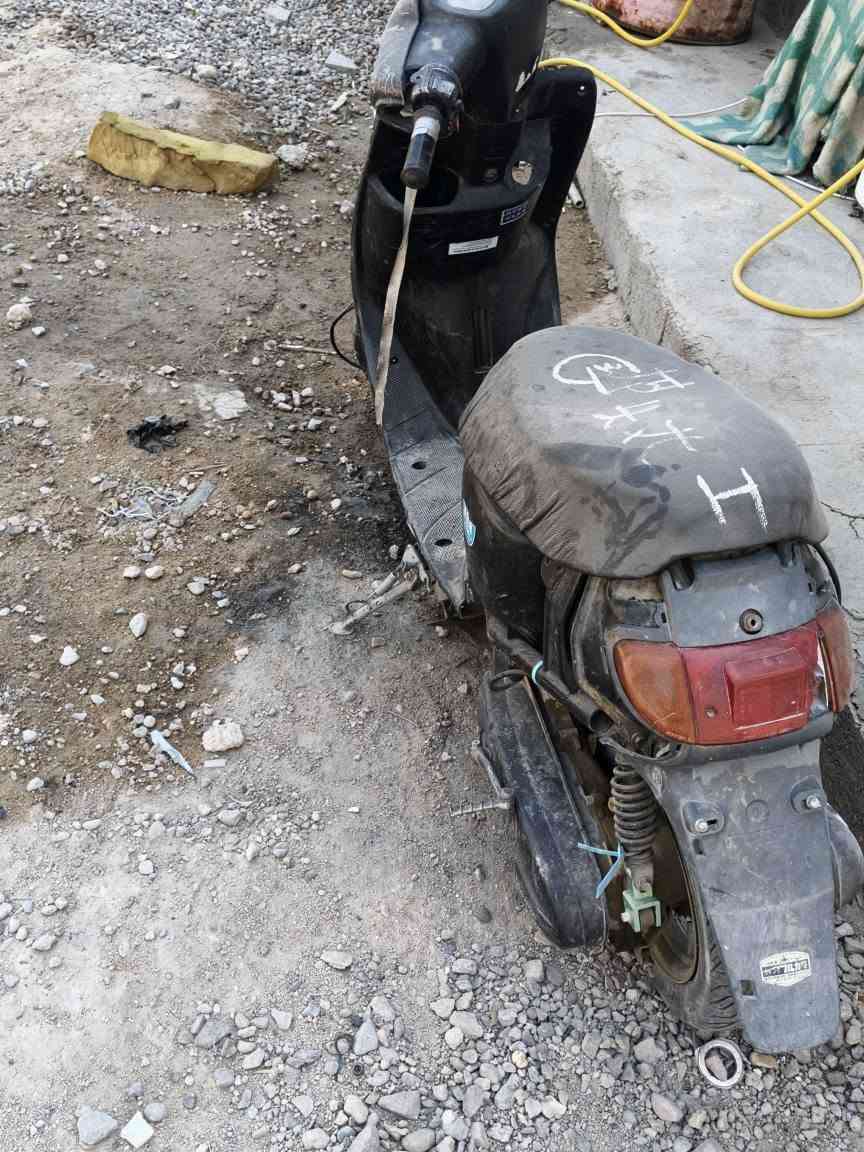 السلام عليكم دراجه نوع بطه متروكة بس شغاله مكاني نجف استفسار *********** النجف, العراق
