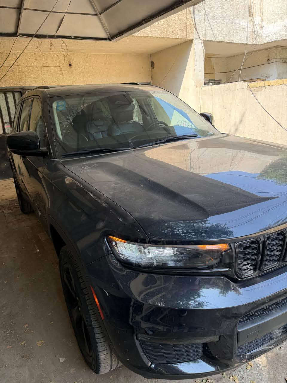 (( سعر مال بيع مستعجل 255 ورقه ))
جيب شيروكي 2023 فول مواصفات 
كراسي جلد + تدفئه كهرباء صندوك كهرباء 
تكيف 3 قطع 7 راكب (( شاشه كبيره )) 
ماشيه 36 السياره بكل معاني الكلمه جديده جداا 
( كير مكينه شواصي لغود ايرباكات كفاله ) 
بجم كبس حادثها فقط ضربه بين البابين خفيفه 
رقمها بغداد باسمي مكاني منصور
***********
