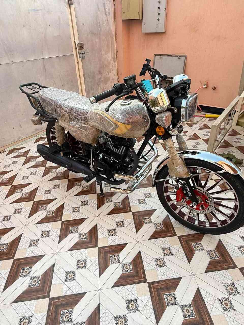 دراجة سيفان للبيع محرك 200Cc موديل 2025 نازلة من المعرض 2026صار ٣اشهر نازلة مايحتاج اسولف وحجي هية تحجي من أكلك كفالة  معنا الكلمة لون موروني دم الغزال السعر 850 بيعة مجال مكاني ديالئ بعقوبة حي المعلمين التصال ***********
