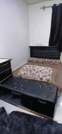 غرفة خشاب ماليزي • نضيفة