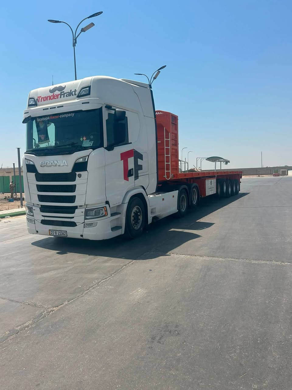 السلام عليكم سيارة البيع
نوع سكانية موديل 2018 650 S

موصفات فول الفول 

عربانه 5 محاور مرسمه حداده علي + علي

العنوان واسط قرب سيطرة اللج 

الاستفسار ***********
