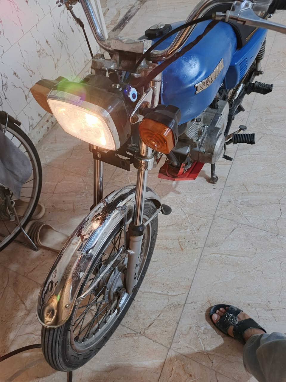 دراجه للبيع وراق بسمي وكيله الحيدري موديل 2021 مفتوحه كهربايات كامله وراقه صولي سعره 650وبيه مجال  مكاني ميسان قريه دفاس هاذه رقمي ***********
