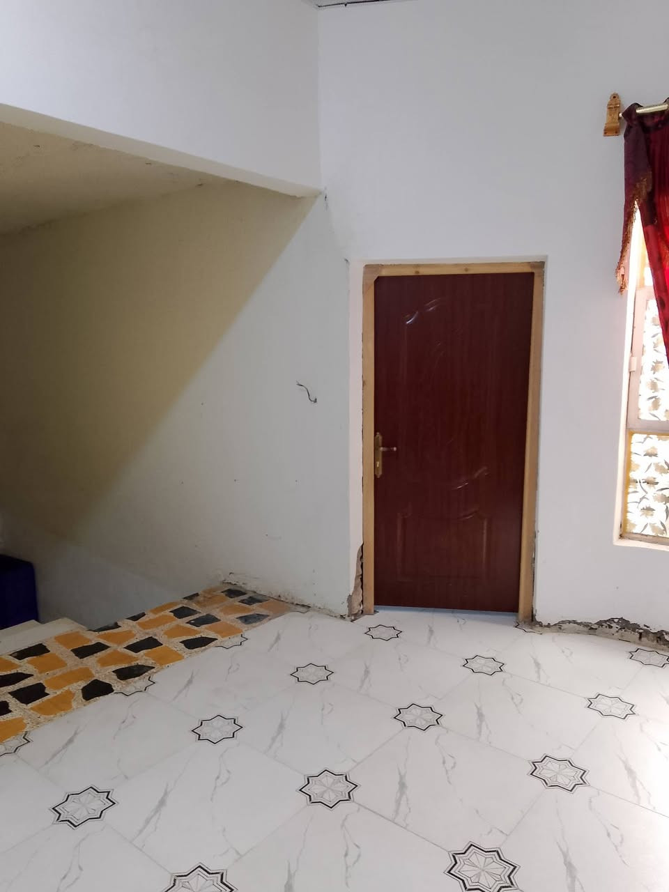 سلام عليكم بيت البيع 100م خلفي قاطين بالسكان الصناعي قرب حسينه واليد الكعبه البيت يتكون من 2غرف نوم وصاله وستقبال ومطبخ وصحيات فوك وجوه الدربونه عرضه متر ونص/ السعر 75 وبي مجال الستفسار ***********
