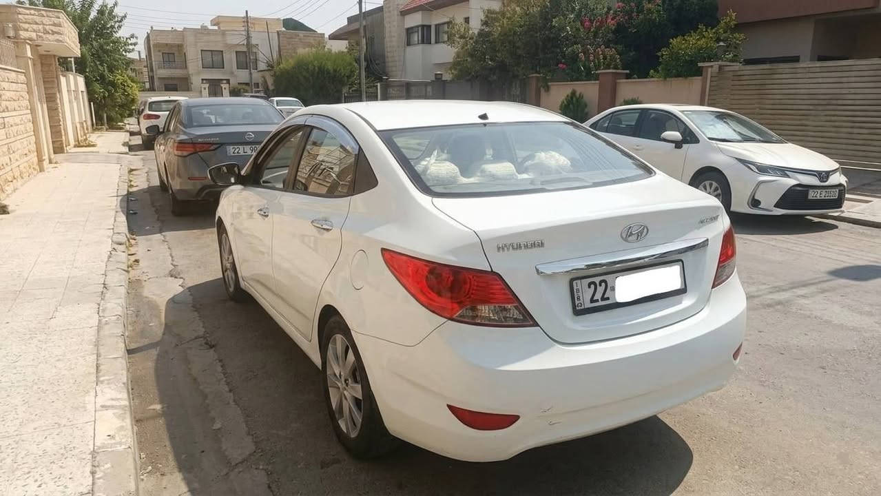 Hyundai Accent 2011
*********** 
هیوندای ئەکسێنت ۲۰۱۱
ئۆتۆمبێلێکی خاوێن و بێ کێشە يه
​مواسەفات فول مواسەفات
​ چوار پارچە بؤياغه
​مەکینە و گێڕ بە شەرت  زۆر خاوێن و بێ مه سروف 
​سوکان ڤۆلیۆم تەبردید زۆر بەهێز
​ ویل کەپ
​ سیستەمی دەنگی جۆری (AUX / USB)
​ سیستەمی ئیستۆپ ABS
​جام کارەبایی و ئاوێنە کارەبایی
***********
سعری ٨٨ و مجاليكى برايانه
سياره كه له هه وليره أربيل, العراق
