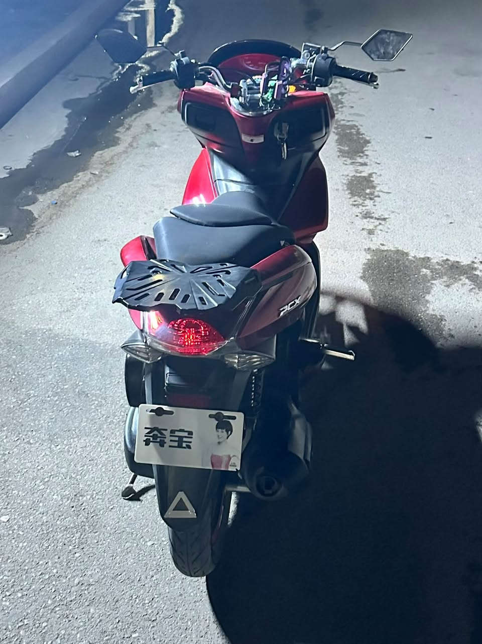 دراجة pcx جيل اول للبيع السعر 12 ورقه وبيها مجال حك الجيه مكاني بغداد بوب الشام قرب سيطرة الشعب ***********
