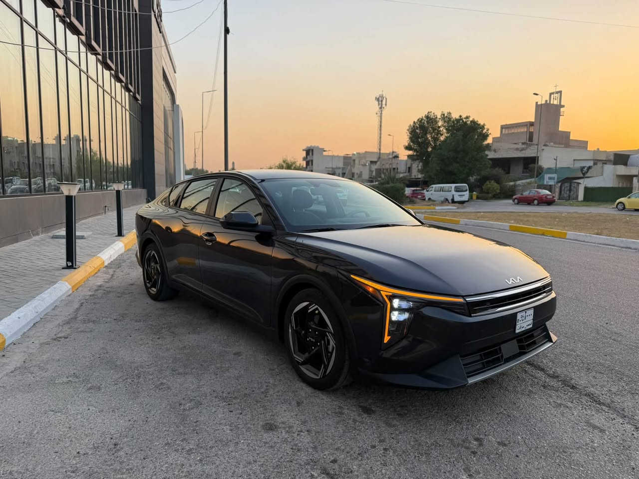 سلام عليكم كي فور رصاصي 

‏2025 KIA K4, EX فقط بيع بدون مراوس بدون رقم السياره 
لون رمادي 
وارد امريكي 
الحادث رصعة بحافة البنيد والجاملغ الامي الايسر فقط مصلحة بارد بدون دواخل  
موصفاته 
كامرة 
شاشة متصل 
كامل ردار 360 درجة
سايد بريك بصمة 
بك لايت لد كامل 
داخل رصاصي 
بصمة 
انارة ترحيب 
ويل الحجم الكبير الرياضي 
مانع انزلاق
 تحديد المسار
 درايف مود
 تحكمات كامله
 سياره ماشيه 4000 ميل بعده جديده 
دخول جديد رقم منفيست باسمي تترقم جميع المحافظات عدا اقليم كردستان 

للتفاصيل اكثر ***********
