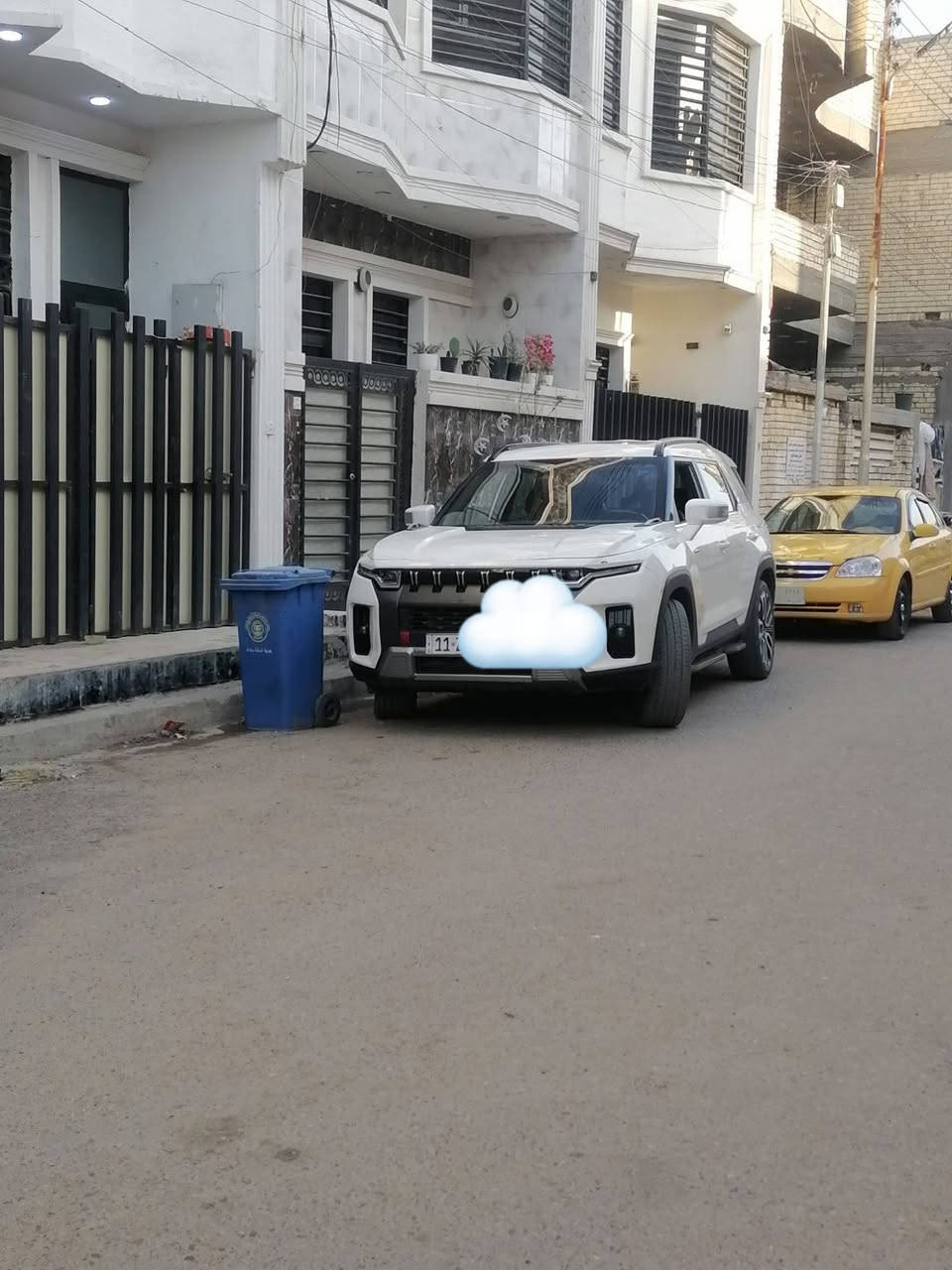 الوحش الكوري الجديد.. المواصفات  لسيارة كي جي إم توريس (KGM Torres)
سيارة موديل 23 رقم بغداد خصوصي سياره شبابيه وعائليه

المحرك: مزودة بمحرك 1.5 لتر تيربو (بنزين)

نضام سبورت.   وقياده شتويه،، مانع تزحلق

مساعد صعود مرتفعات

مساعد نزول منحدرات

حساس تنبيه

نضام مكابح ذاتي

نضام حفاظ على المسار

أنظمة الدفع: متوفرة بنسخ ذات دفع أمامي (2WD) أو دفع رباعي (4WD).

حديثة، شاشات رقمية متطورة عدد 2 ، وخيارات لمقاعد جلدية فاخرة اوتماتيك مع مساحة تخزين واسعة.   

سياره  فول مواصفات

حادث دعاميه بدون اي باك ودواخل

ماشيه 70 الف

رقم البائع 

***********
