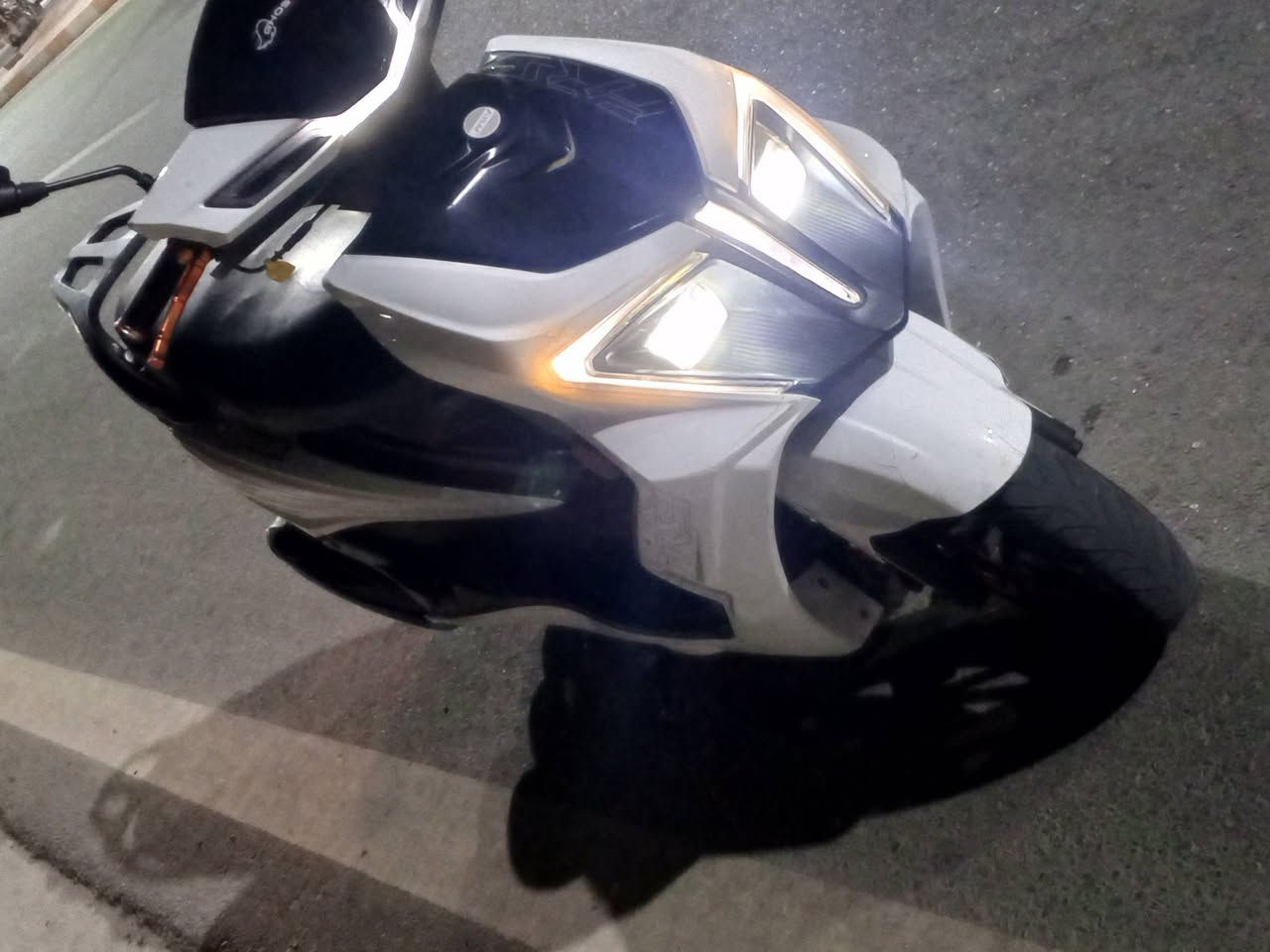 من رخصت الادمنية
للبيع،  دراجه ناريه  نوع جوست اباتشي 
بعده نضيفه كلشي شغاله عليه تزويده صلف رياضي يدات رياضيه دبل رياضي محرك ماكس من شركه يعني بين قوسين ياباني  مانقصه كلشي
السعر 650وبيه مجال الرقم ***********
