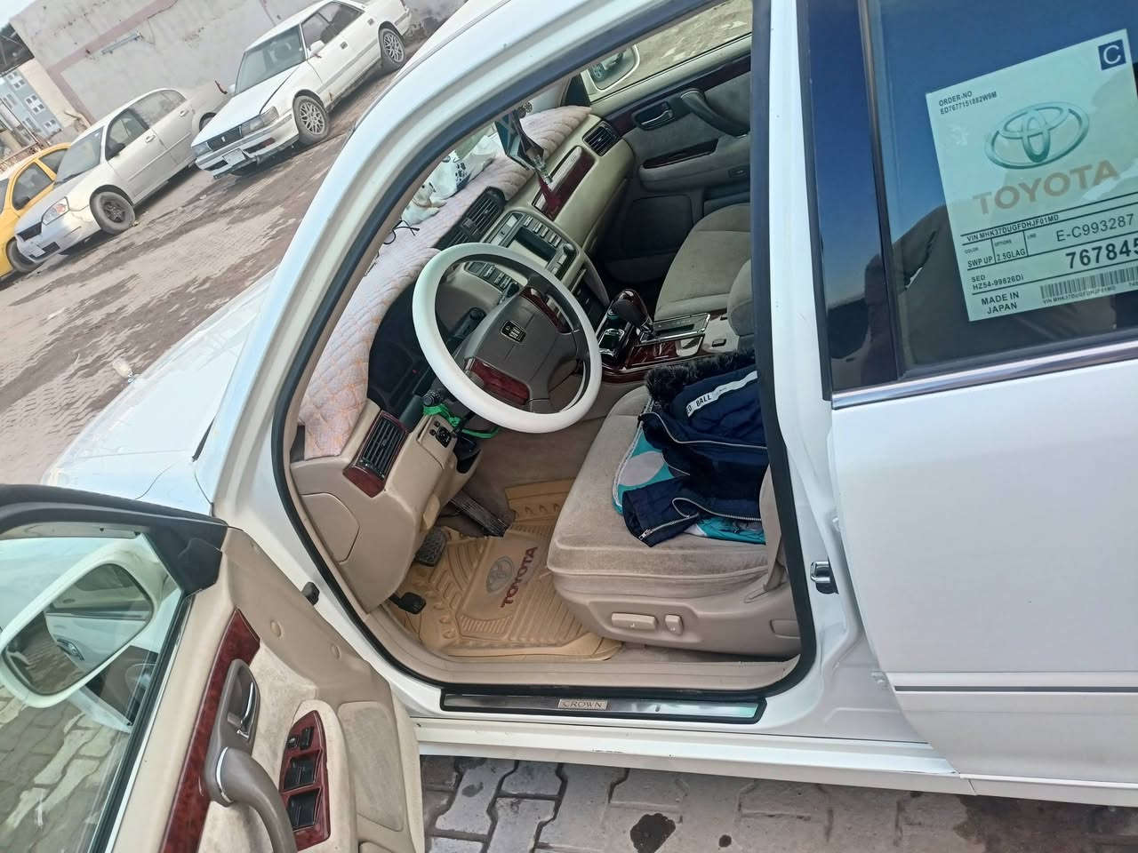 السلام عليكم للبيع تويوتا كراون موديل 2002 قرار 48
 مدفوع كمرك قرص كامله باقي بس عله لوحات سياره جديده ومكفول كفاله عام تحوير نجف فوق وجوه نجف السياره الجديده بمعنى الكلمه تجي تفحص وتدق حاسبه وين ما يعجبك بيع او مراوس السعر خاص مكان السياره كوفه شارع المطار الجديد رقم الهاتف ***********
