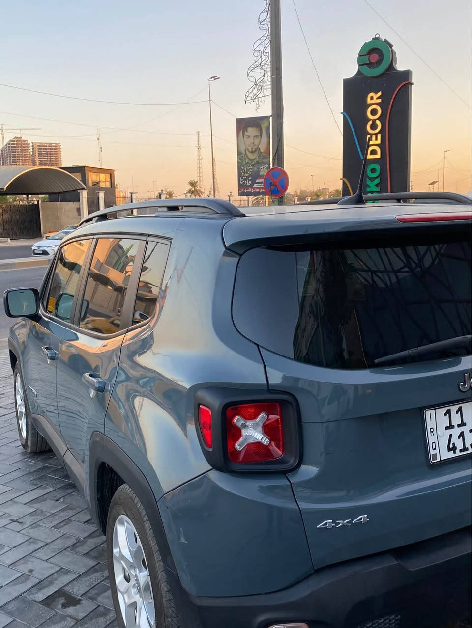 سلام عليكم 
Jeep Renegade
موديل 2018 
مكينه 2400 المرغوبه 
ممشه السياره 105000 الف Km
لون اسمنتي مميز 
رقم بغداد باسمي السياره 
حادث السياره جنطه مبدله اصليه نفس الون وهنا بالعراق انطخ الجاملغ الامامي وصبغته نص 
السياره بدون اي دواخل 
مواصفات 
بصمه + بصمه ابواب +تشغيل عن بعد 
مثبت سرعه 
شاشه كبيره 
كامره 
قماره كشف 
كشنات مخمل
تخم تايرات جديد مصار اسبوع من شادهن
السياره كلش حلوه ونظيفه ومناقصها اي شي 
مكان السياره بغداد شارع فلسطين 
سياره رايدها 108 $ وبيها مجال 
*********** بغداد, العراق
