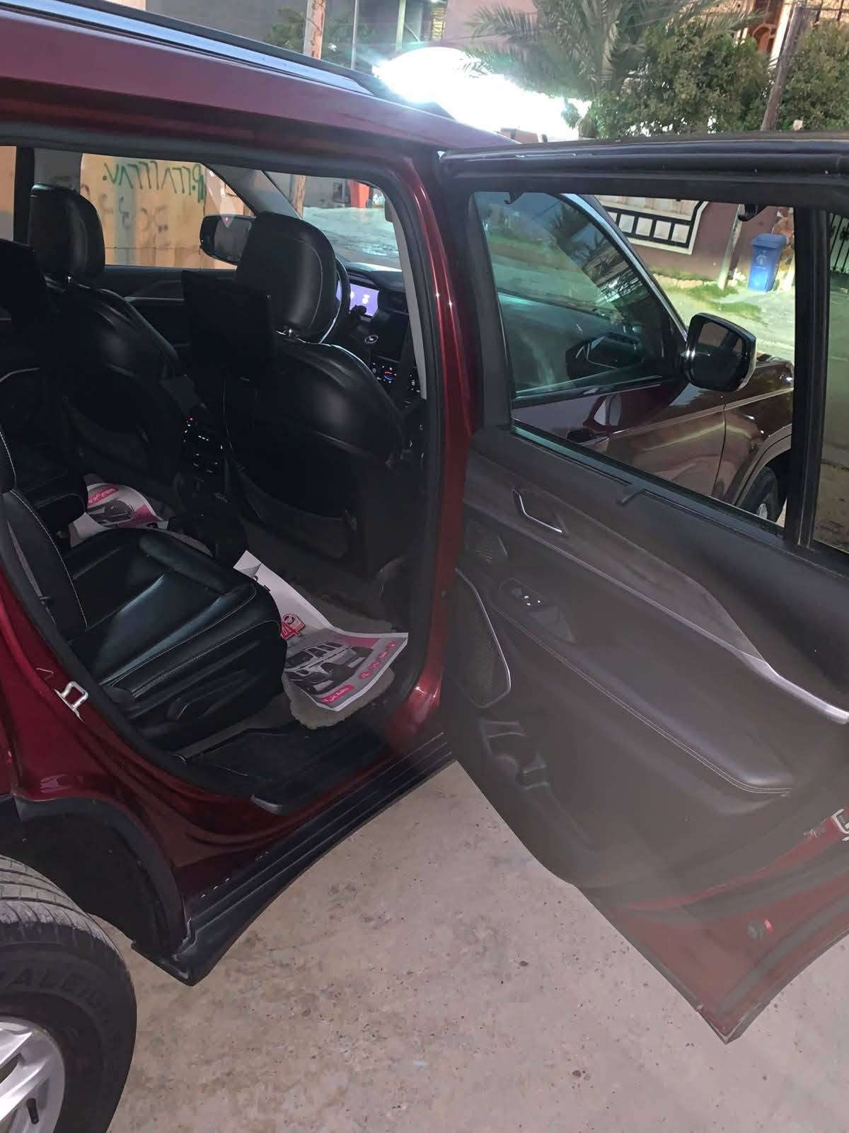 🚗 للبيع: جيب شيروكي ليمتد 2023
📍 مكان السيارة: بغداد 
📞 للتواصل: ***********
💰 السعر: ٢١٠ ورقة – قابل للتفاوض
📊 المسافة المقطوعة: ٢٦ مايل فقط
🛠️ المحرك: 6 سلندر – 3600cc

⚙️ المواصفات (فئة ليميتد):
• مقاعد جلدية فاخرة
• مقاعد أمامية تبريد وخلفية قابلة للتدفئة
• فتحة سقف بانورامية
• 7 مقاعد
• نظام دفع رباعي (4WD)
• تشغيل عن بُعد
• بصمة تشغيل
• بصمة أبواب
• شاشة وسطية كبيرة تدعمApple CarPlay
و Android Auto
• كاميرا 360 درجة
• باب خلفي كهربائي
• مصابيح LED أمامية وخلفية + أضواء ضباب
• مرايا جانبية كهربائية + نوافذ كهربائية بالكامل
• مقاعد فخمة 
• ناقل حركة ماوس 
‎شاشات عدد ٣ 
كامره عدد ٣ 
وبعد هواي مواصفات 

⚠️ أضرار السيارة:
ابيع السياره حزام بدون لغود وشواصي حادث سطحي
