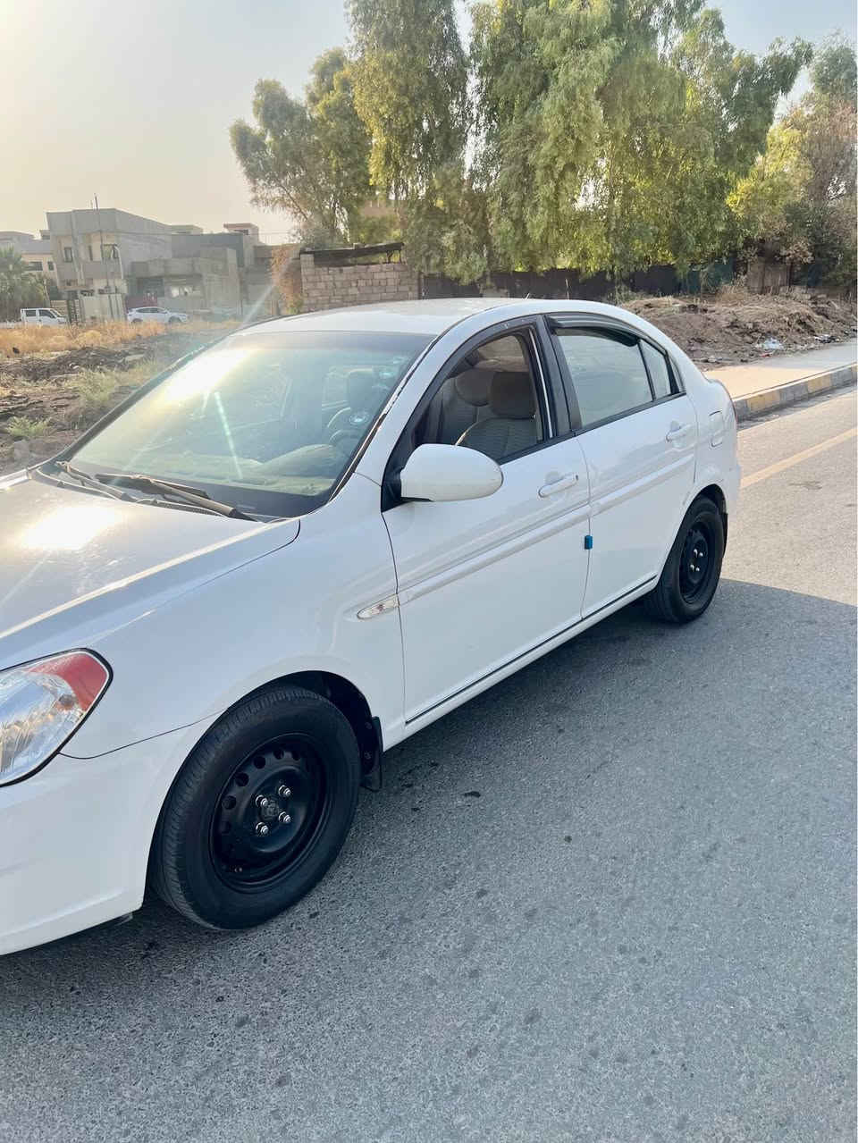 اكسن
ماشيه ٢٠٠
موصفات 
كامره 
حساسات خلفيه 
جامات كهرب 
تايات جديده 
طخم جديد 
مكينه ١٦٠٠ 
ضرر السيار 
جاملغ خلفي 
رقم اربيل كامل 
سنويه ٢٠٢٨
الرقم 
*********** موصل, نينوى
