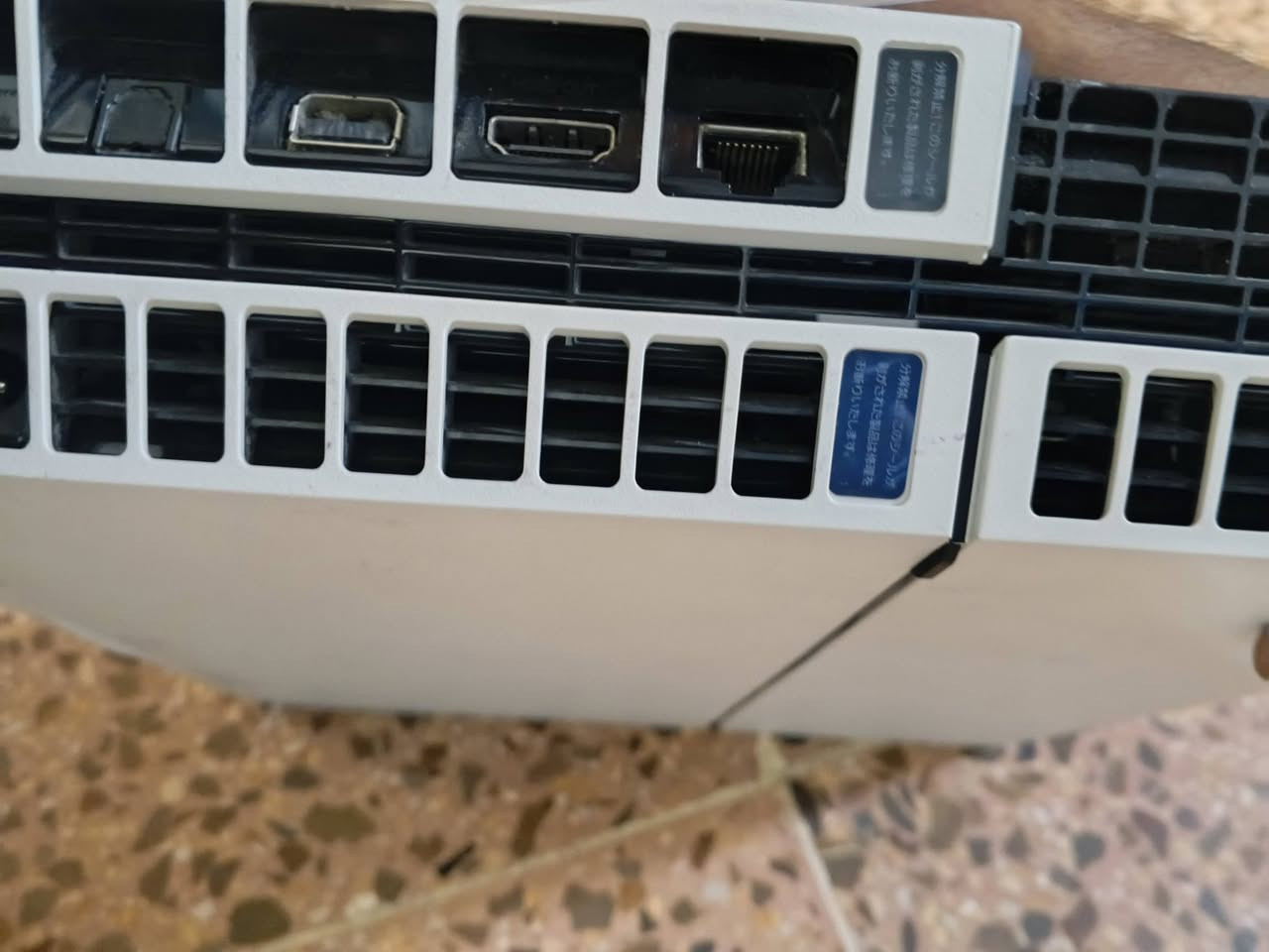 بلي فور فات مهكر نضام 9 نص تيرا
جهاز مقفول ومواصل تصليح 
 
ويجي ويا جميع ملحقاته 

جوستك ثنين 

السعر ب220 قفله
 
مكاني بغداد مدينه الصدر 

الاستفسار ***********
