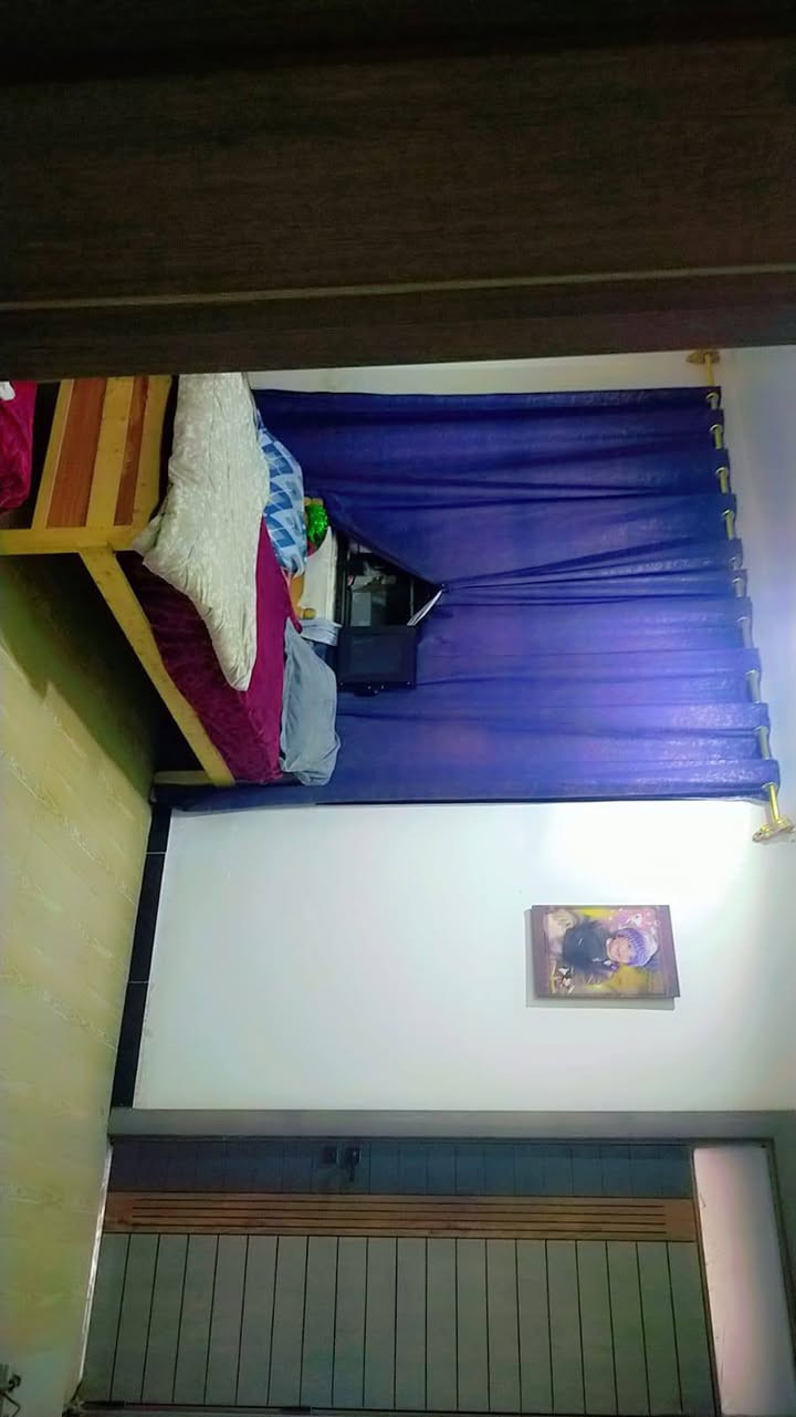 بيت للبيع ***********
مساحة بيت 156 متر بناء جديد 2025 قاطين حديقه وكراج وغرفتين نوم واستقبال وصاله ومطبخ سويت وصاله بالطابق الثاني ممكن تكون غرفه ثالثه  حمام طابق الاول وحمام سويت داخل غرفه طابق ثاني 

موقع بيت منطقه 26 بدايه سكلات مقابيل منتزة منطقه حلوة كامله خدمات بس تبليط نقص مشموله هاي سنه 

موقع بيت بظهر تجاري مقابيل منتزة قريب على شارع حشد 

بناء رفت طابوق جمهوري ابواب تركي درجه اولى وباب مدخل قاصه تركي الاصلي شبابيك المنيوم ثقيل عازل للصوت والغبار 

سعر بيع 115 وبي مجال بسيط 

نقص شتايكر وستارة وبياض بيتونه والواجهه داخل الببت كله كامل القاطين 

سعرة مناسب جدا
