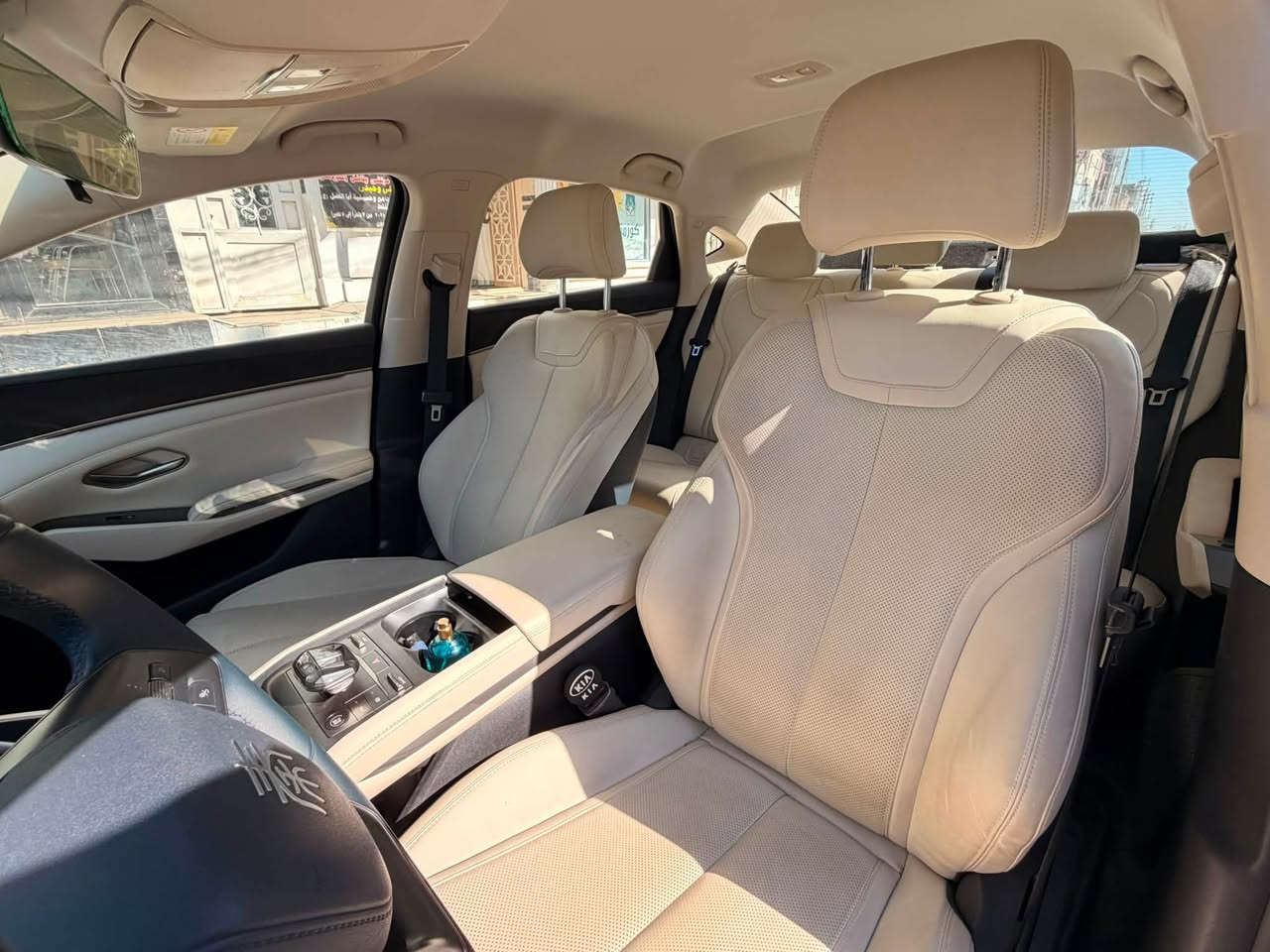 Byd Qin.L
فئه فول موصفات ماعدى الفتحه 
اعلى فئه 
رادار امامي وخلفي
13 كامره 
قياده ذاتيه 
تحديد مسار 
داتا شوب 
سياره ماشيه 29 الف 
بيه ضربه جوه باب الخلفيه ترجع بارد 
رايده 23 مليون قفل مكاني نجف 
رقم ***********
