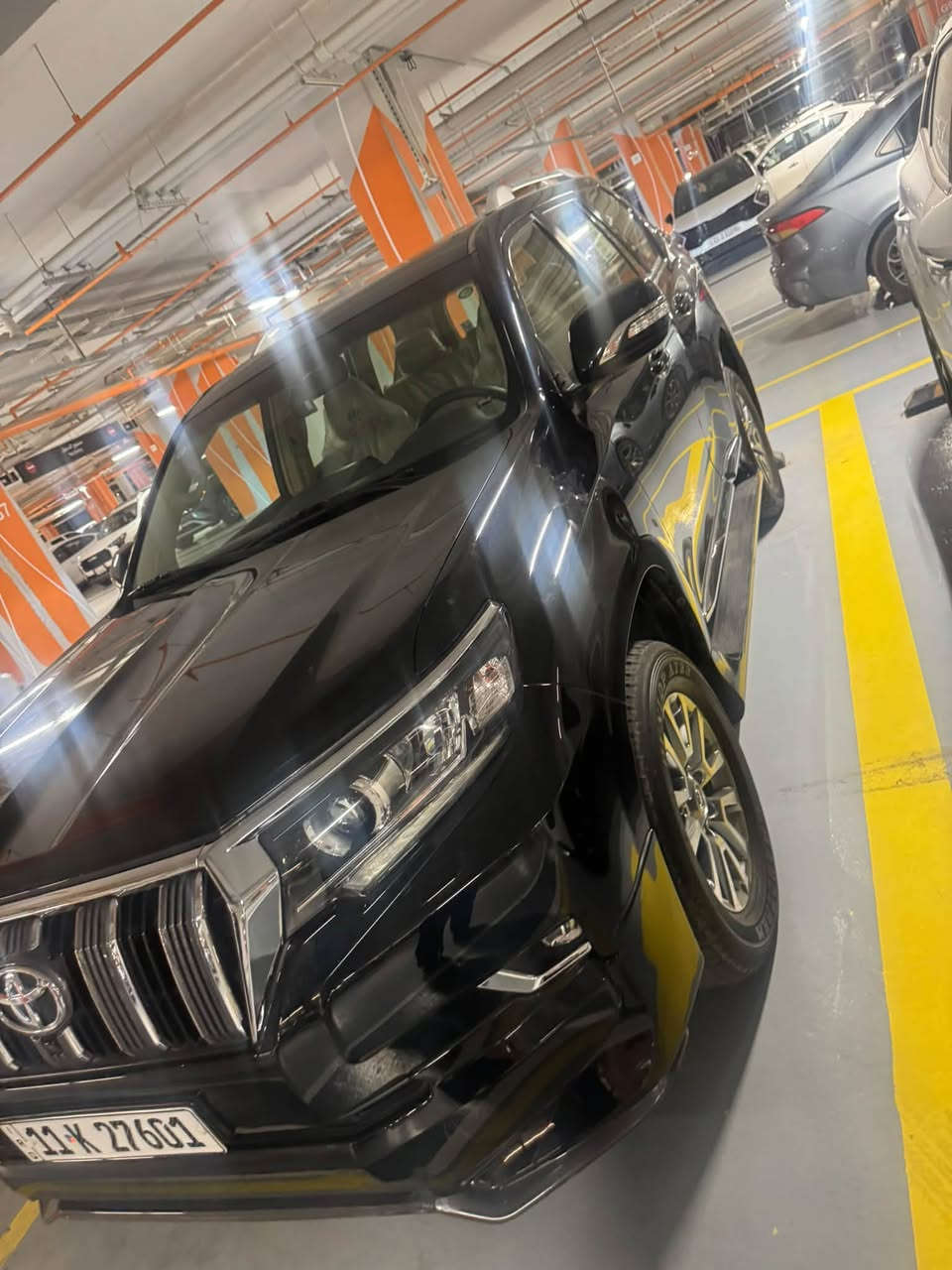 برادو ٢٠١٩ VX.    اربع كامرات اصلي دبل ماوس اعلى فئه بالبرادوماشيه ٧٧ حقيقي ع فحص مكفوله من تبديل والصبغ والفتح ماعدا اكوسحب بهلال باب خلفي سحب بدي آر شي قليل اثر رصعه حتى دعاميات مكفوله ومحرك والصدر والكير ايضا مكفول تخم تاير برجستون سياره كلش نظيفه واثر حالوب بالقماره من جهة سايق مبين فقط بالسونر  وبالعافيه ع ياخذه سياره باسمي تحويل مباشر مكان بغداد شارع فلسطين شراي يتصل ع *********** فقط بيع بدون مراوس ملاحظه هاي فئه تختلف سعره عن باقي فئات برادو بيه مواصفات كلش عاليه سعره ٣٧٥ ورقه بالعافيه تكون نصيبه
