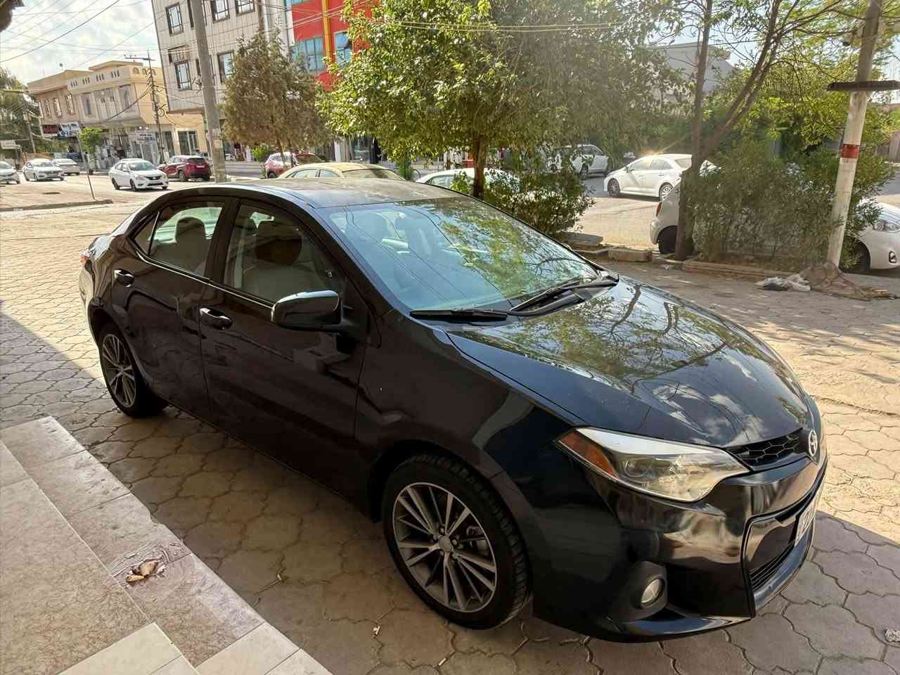 کرۆلا ٢٠١٦ ڕەش  مواسەفات LE ناو زەرد شاشە کامێرا تحدید سرعە لایت عەدەسە و لید / سەقف و سندوق چاملخ دواوە بۆیاخ نیە شانسیەکانی  هیچی نیە بە شەرت مەکینەو گێڕ بە شەرت سعر 99 وەرقە /  هەولێر / ***********

