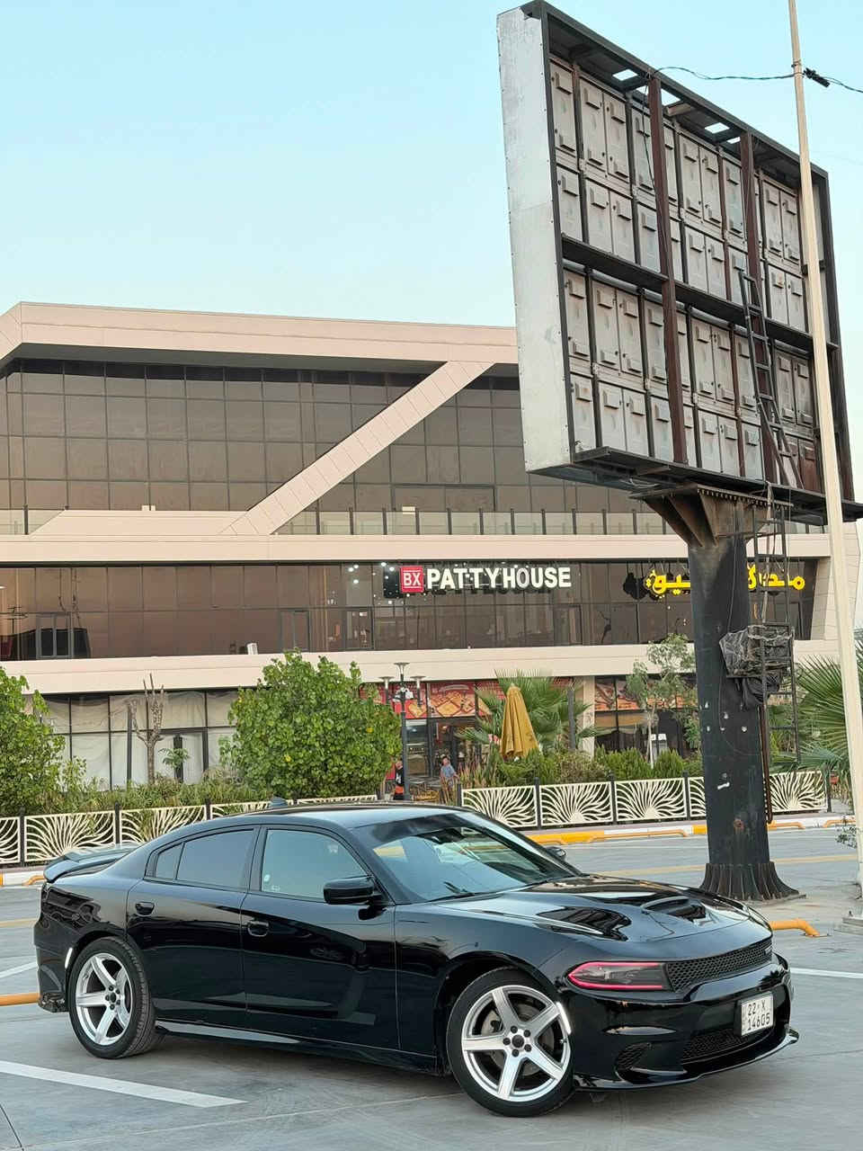 جارجر  gt 2023 لاست كول النسخةالاخيرة 
كير مكينة كلشي مكفول 
ضررها فقط بنيد سطحي كلش 
راديترات ولايتات كلهن بلادي 
يعني فقط مبدل بنيد ودعامية 
السيارة  تجي شاشة جبيرة 
وماشية 80
والسيارة مصروف عليها ومرتبة 
لايتات زنون بلادية وويالة تو سايز خلفي ٣١٥
والسيارة خير من الله كاملة من كلشي
والسيارة رقم اربيل وبأسمي شوكت متريد تحويل جاهز

***********
