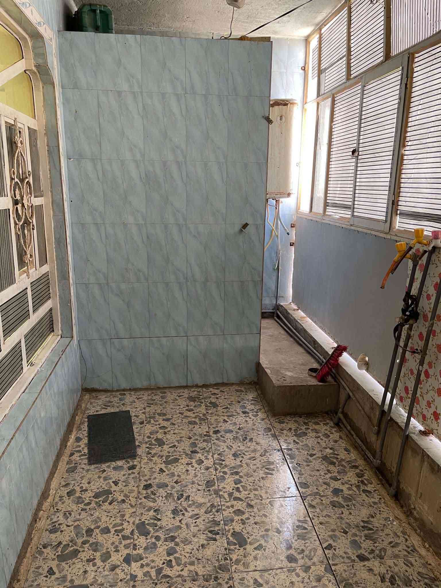 شقه  الايجار 🏠 طابق ثاني معزوله  ✅

يحتوي على غرفتين  نوم و وكنيدور  ومطبخ وصحيات ✅

الموقع  🌏مقابيل مستشفى الاسكان ✅

قيمه الايجار  250✅

الاستفسار الإتصال بالرقرم ‎***********متوفر واتساب✅
