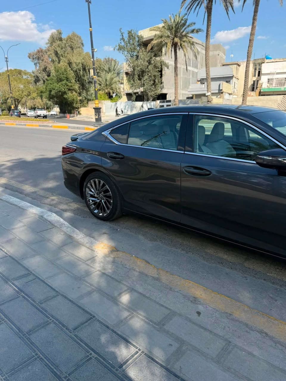 لكزز es 300 هايبرد الترا لگچري 2025
4 كامرات شاشة جبيرة
رادارات امامي خلفي جانبي قيادة ذاتية 
كراسي كهرباء خزن ميموري
 كراسي تدفئه و تبريد 
برده خلفي كهرباء 
ستيرن كهرباء صاج تدفئة
شاحن واير ليس
داخل ابيض اناره محيطيه 
سستم صوت مارك لفينسون
داتا شو 
صندوك كهرباء 
لايت 3 عدسات داينمك اصلي بلاد و ليس تجاري 
ضرر بسيط بدون ايرباك 
ماشية 14  رقم بغداد تحويل مباشر 
السعر 35 $ الف و بي مجال 
للاستفسار اكثر ***********
تريد صور حادث دزلي على الواتس و تامر 
السياره جاهزه و مناقصه اي شي 
الي تفيده يتواصل و الي يشوفه غاليه تحصل اغاته انشاء الله 
مكان السيارة بغداد
