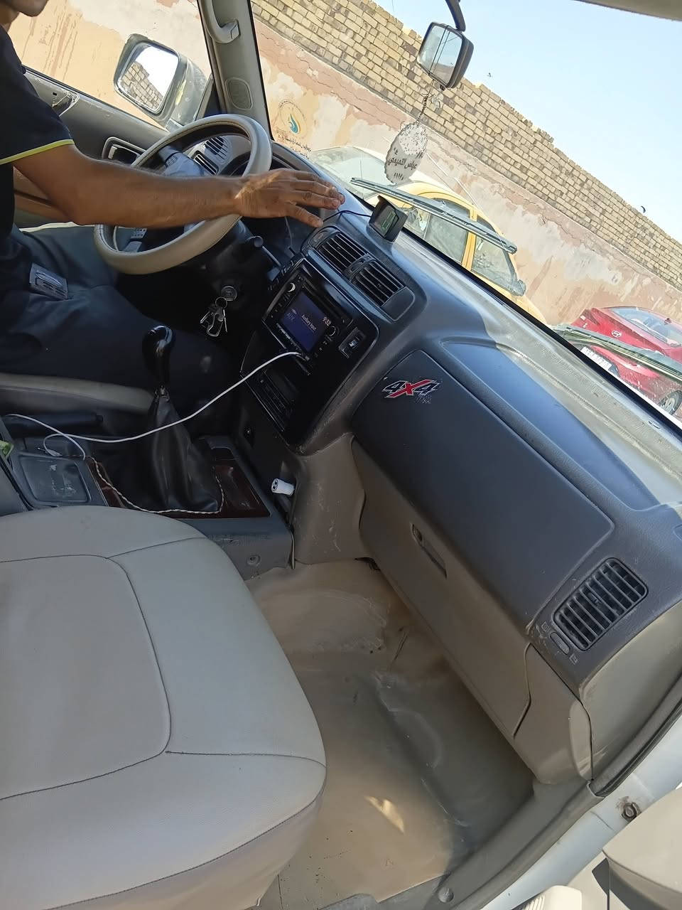 لنيسان بترول سفاري موديل 1998\ محرك 4500\  نوزل/ لوكير اكسنات تبريد 3\قطع زاد ثلاجه.  عيه منضومه غاز 80\ لاتر دبل تنكي. جهزه مجهزه البر سياره مكفوله من ضربه صبغ عده باب خلف ساق مصلح. عليه ترفيعه ويل جديد وتاير جبلي  تحويل ثاني يوم سعر 88. بخدمت شراي. رقم ‎***********
