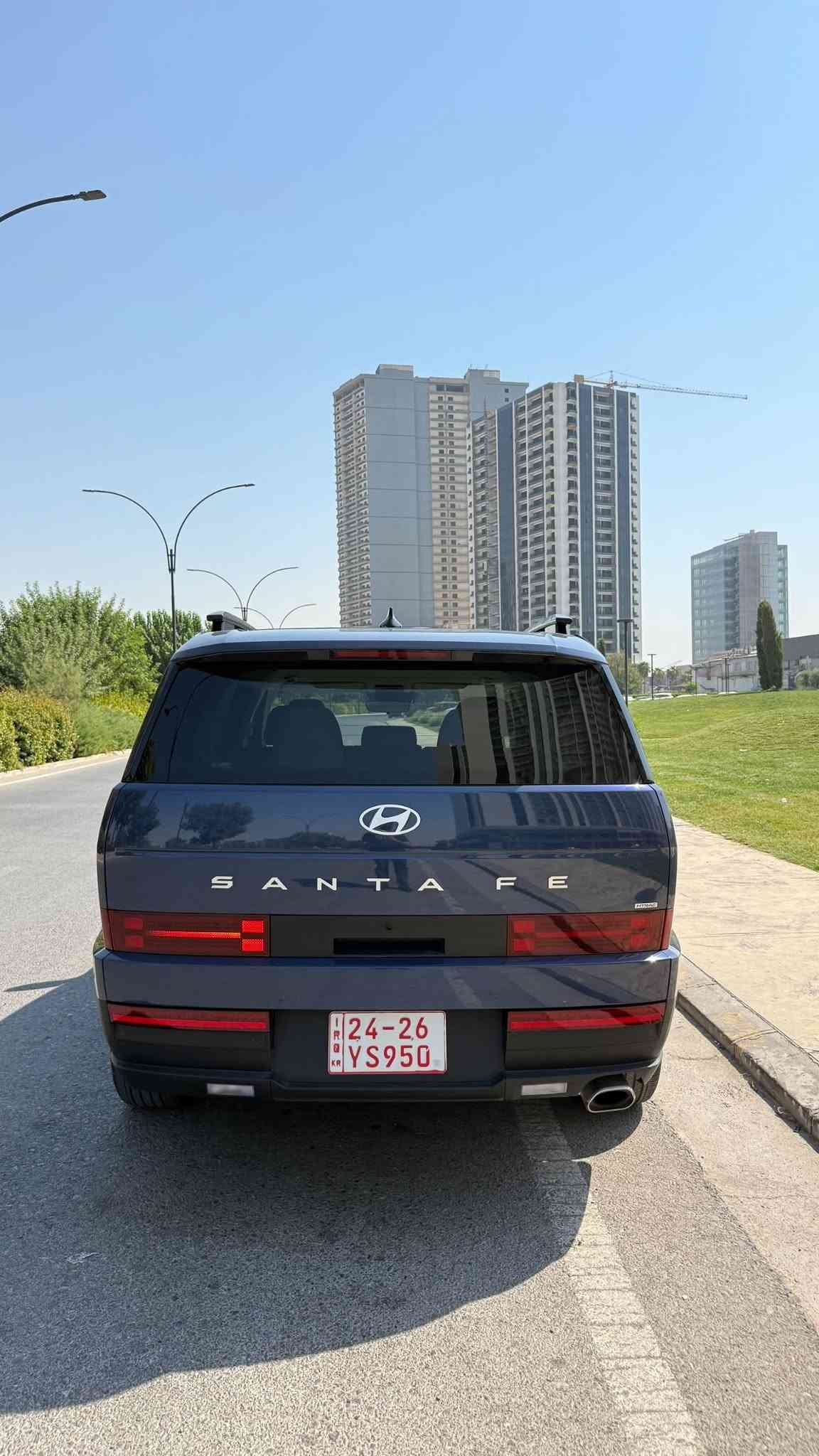 🚘 Hyundai Santa Fe SEL 2026
📌 VIN: 5NMP2DGL3TH172012
⚙️ المحرك: 2.5 تيربو – 4 سلندر – AWD
🔥 القوة: 277 حصان
🎨 اللون: Atlantis Blue الجديد
🤍 الداخلية: جلد أبيض بالكامل
👨‍👩‍👧‍👦 3 صفوف – 7 ركاب
📍 الموقع: أربيل
🛣️ الممشى: 7,800 ميل فقط

أبرز المواصفات:
• شاشة كبيرة متصلة مع العداد
• رادارات أمامية وجانبية وخلفية• تحديد المسار والقيادة المساعدة + Blind Spot
• فرملة تلقائية + حساسات أمامية وخلفية
• دخول وتشغيل ذكي + تشغيل عن بُعد
• فرامل يد إلكترونية + Auto Hold
• 4 وضعيات قيادة: Normal / Sport / Custom / Snow
• مثبت سرعة ذكي + مثبت نزول منحدرات
• تبريد أمامي وخلفي والصف الثالث
• تدفئة الكراسي الأمامية
• كرسي السائق كهربائي
• صندوق كهربائي
• شاحن لاسلكي + USB-C لجميع المقاعد
• كاميرا خلفية
• جميع الإنارة LED
• قفل أطفال ISOFIX
• إضاءة مقابض الأبواب الخارجية
   وبيها بعد مواصفات اكثر
 حالة السيارة:
السيارة دخول جديد ومصلحة على إيدي، وجميع القطع المستخدمة بلاديه شركة.
الحادث موضح بالصور، والصبغ فقط نصف البونيت، والجاملغ وحافة باب السائق مصلح بـ PDR.

✅ ممشى قليل جداً
✅ نظافة ممتازة
✅ بدون مصاريف إضافية
✅ السياره على الطبيعة أحلى من الصور
📋 كاتي أربيل – تترقم شمالي

سعر السيارة : 237 وبيها مجال
***********
